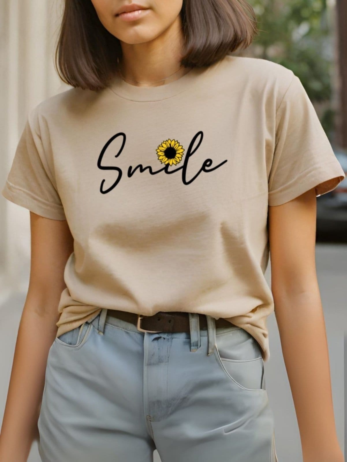 Vista 2 Camiseta Blusinha T-shirt Plus Size Feminina GuGi Smile Girassol Camisa Moda Caqui Gugi cáqui caqui