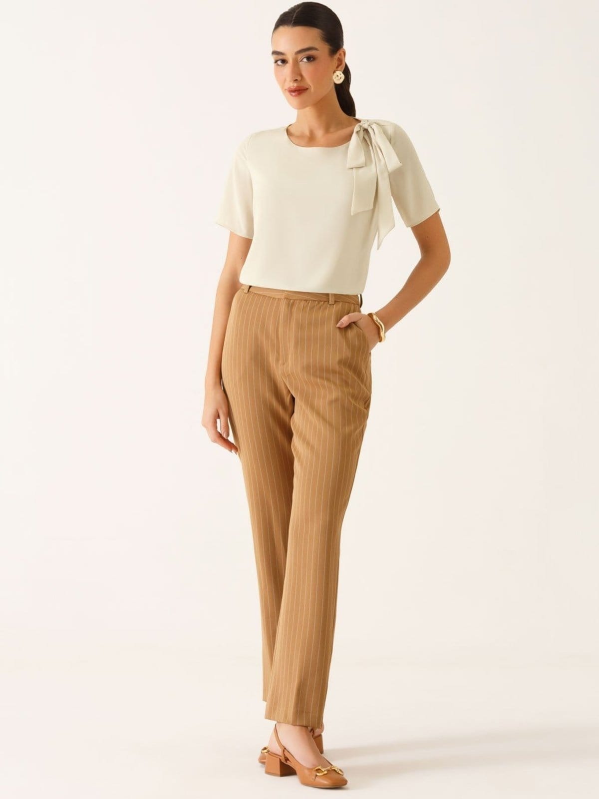 Vista principal Calça Alfaiataria Reta Regular em Viscose Listrada Camel Tatiele Principessa caramelo