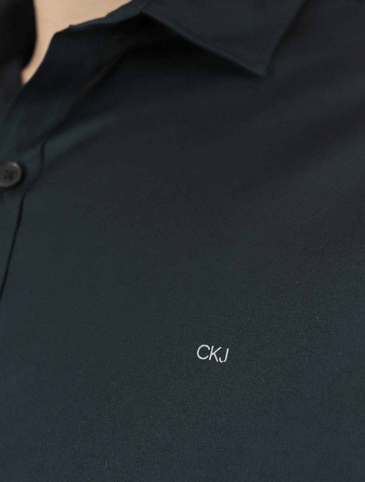 Vista 2 Camisa Calvin Klein Jeans Slim Fit New CKJ Logo Calvin Klein azul marinho