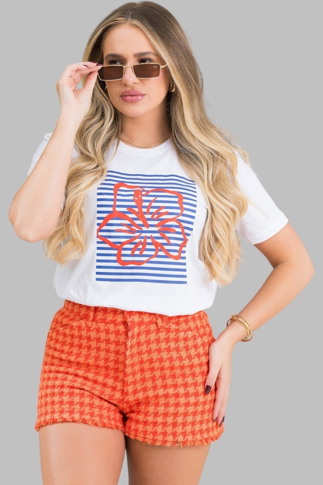 Vista principal Camiseta Feminina Cianitas Branca Estampa Hibisco Vermelho Cianitas branco