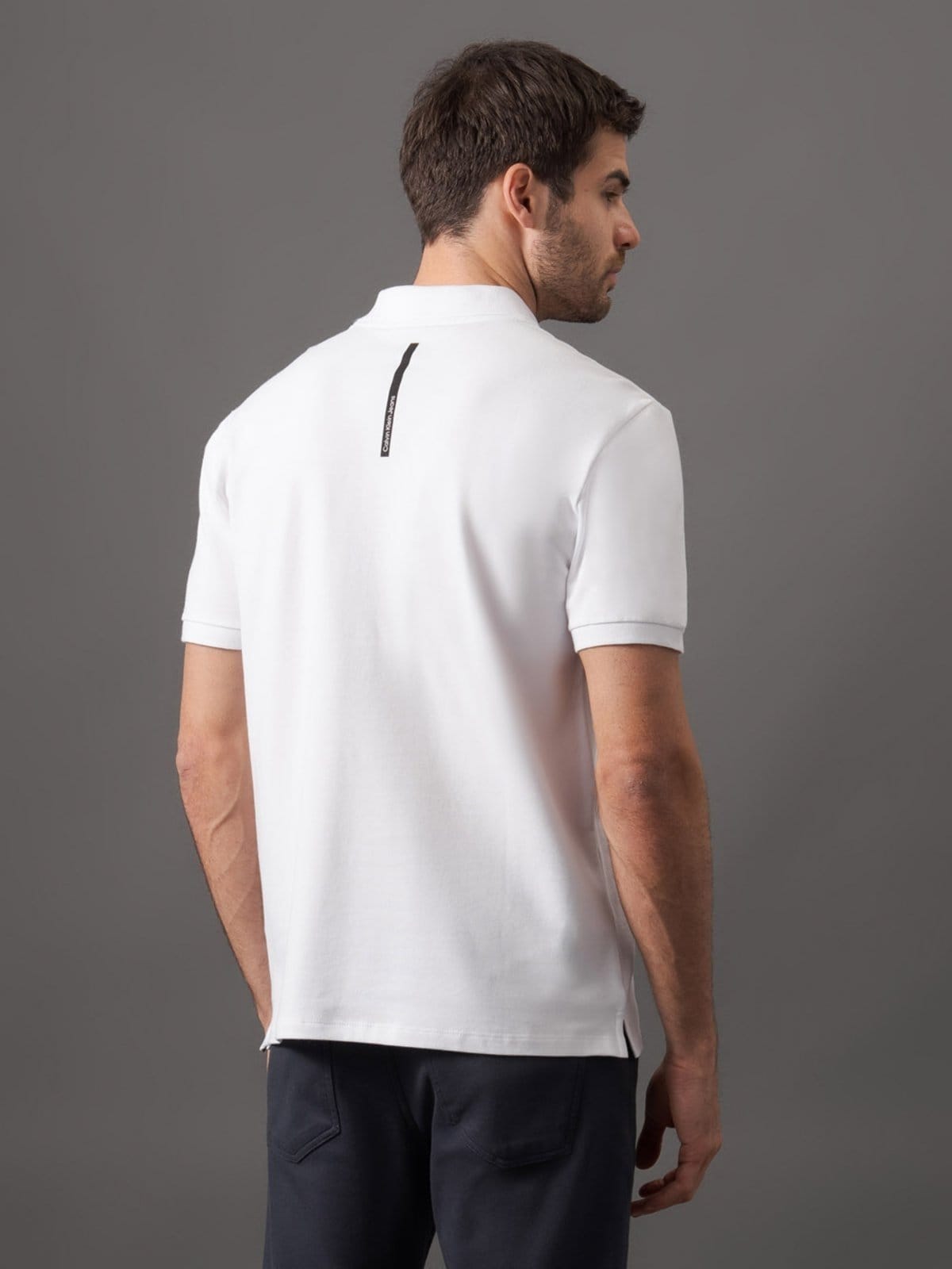 Vista 2 Polo Masculina Manga Curta em Piquet Calvin Klein Jeans 2 Calvin Klein Jeans branco