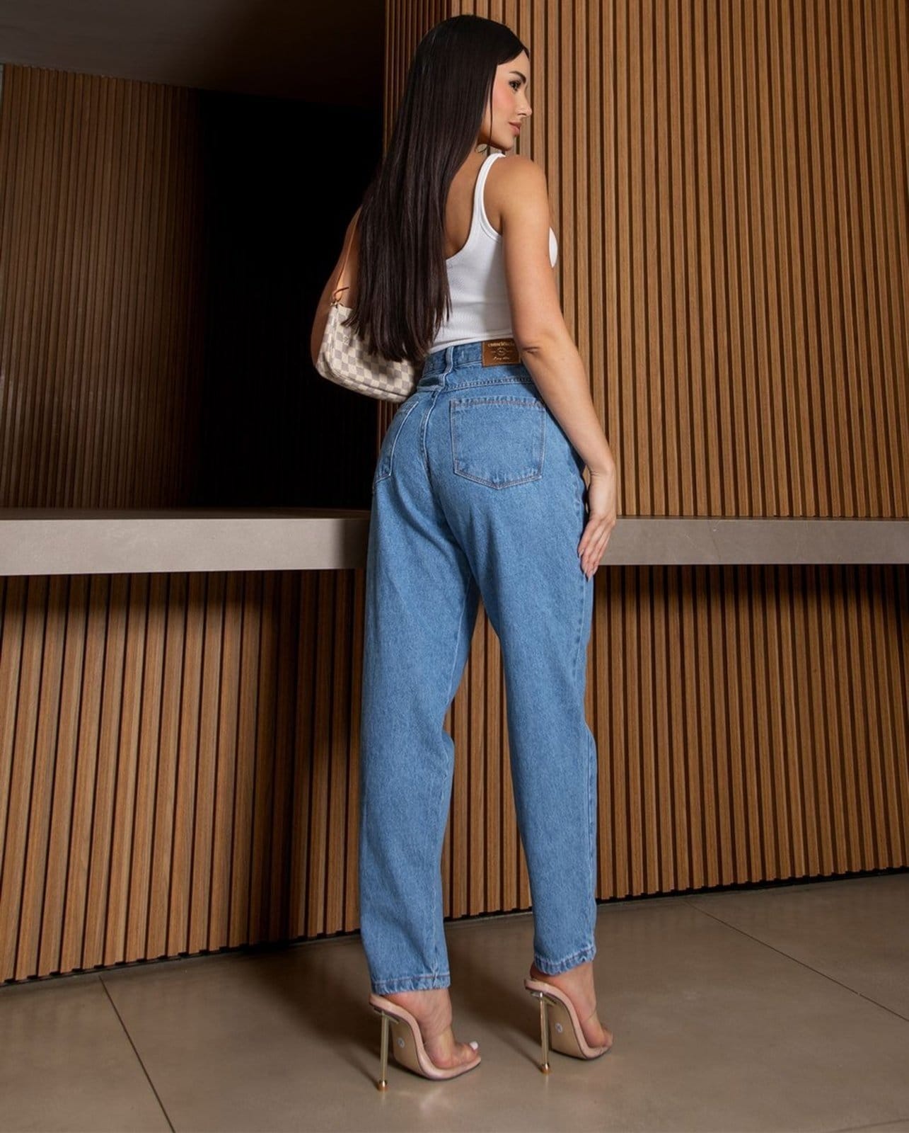 Vista 2 Calça Mom Feminina Cintura Alta Algodão 00101 Média Consciência jeans