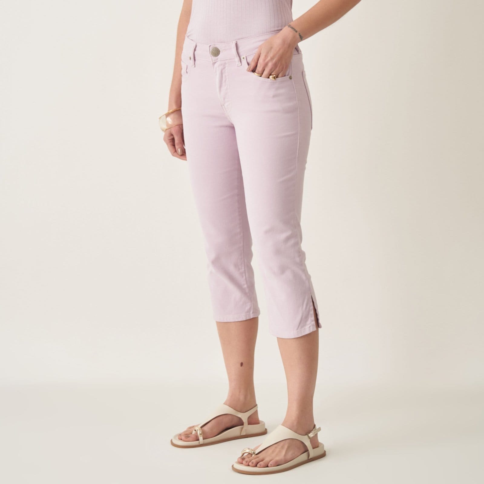 Vista principal Calça Capri Color com Fendas Laterais Bloom lilás