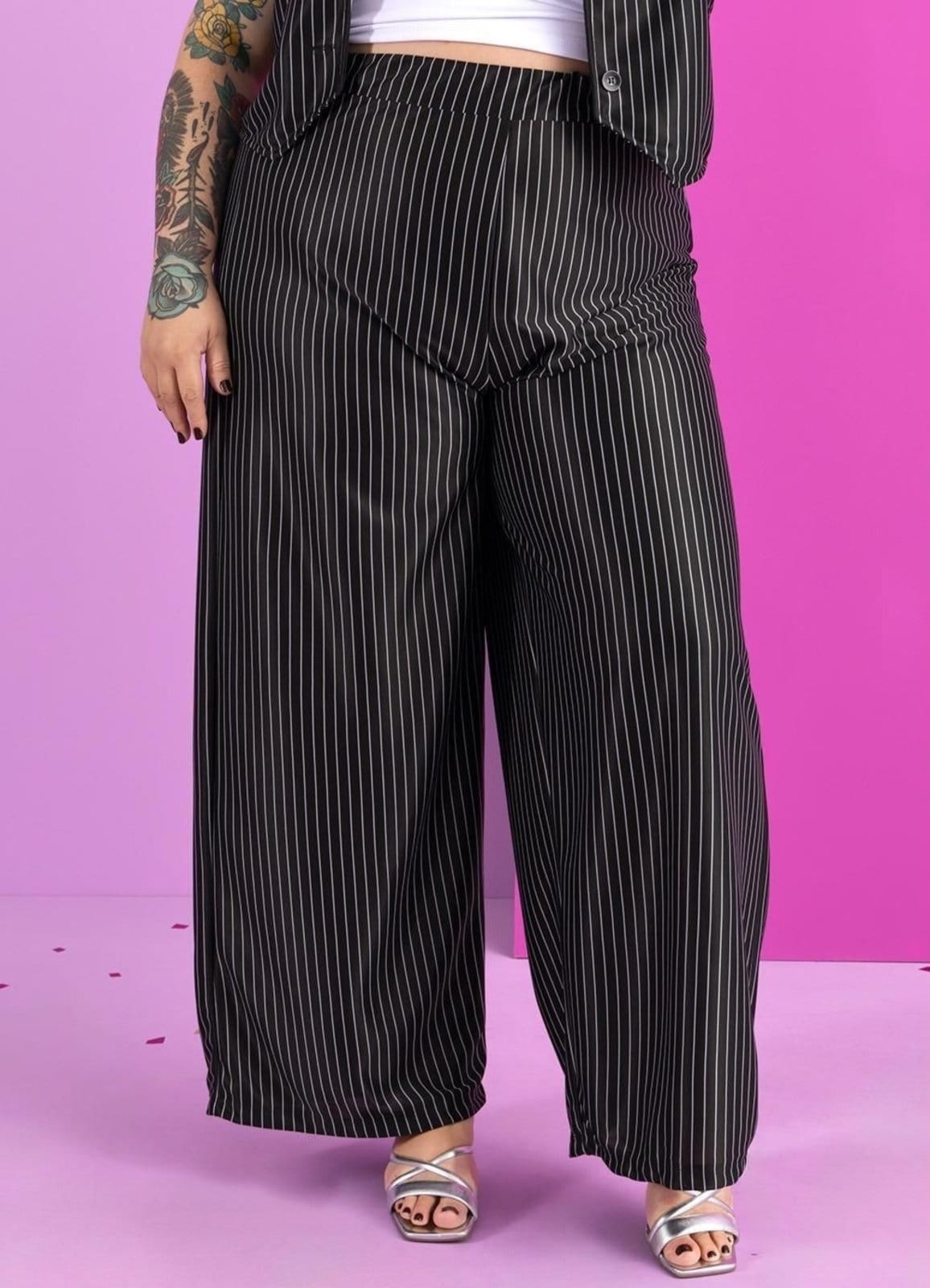 Calça Risca De Giz Listrada Preta E Branca