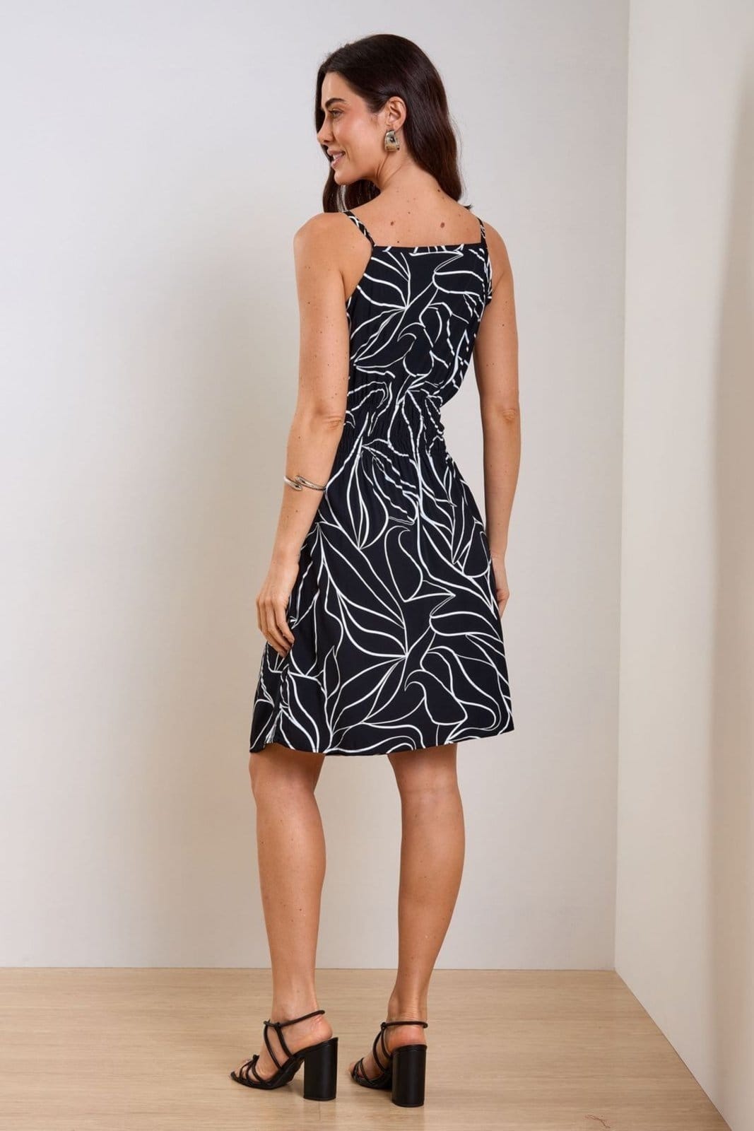 Vista 2 Vestido Feminino Estampado Folhas Marialícia Marialícia preto