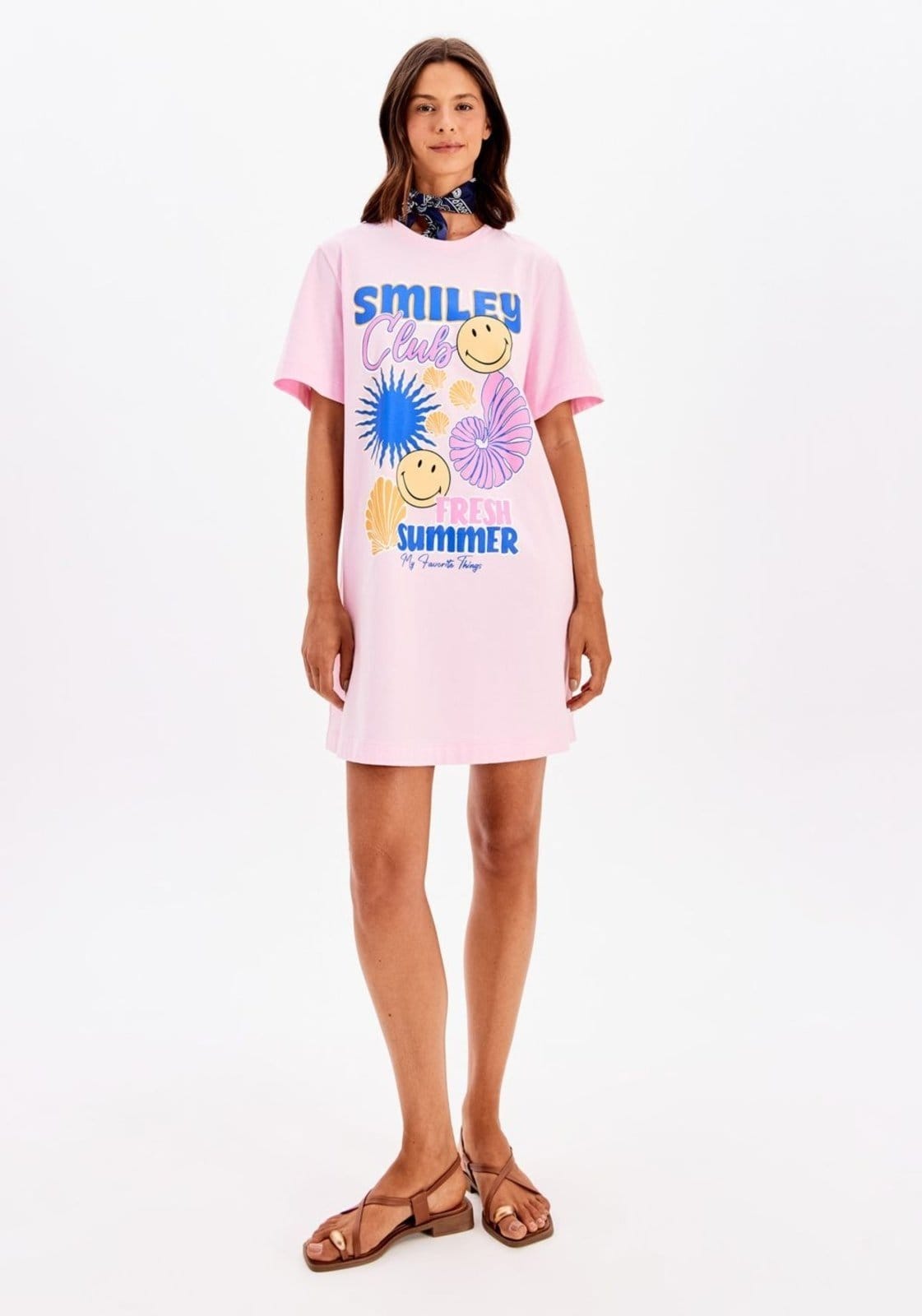 Vista 2 Vestido T-Dress Curto Estampado Smiley My Favorite Things rosa