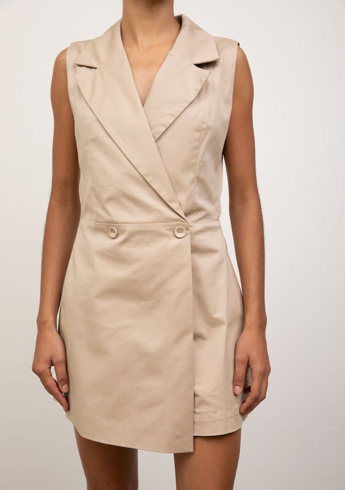 Vista 2 Macacão Iódice Ajustado Decote V Sem Manga Curto IÓDICE bege