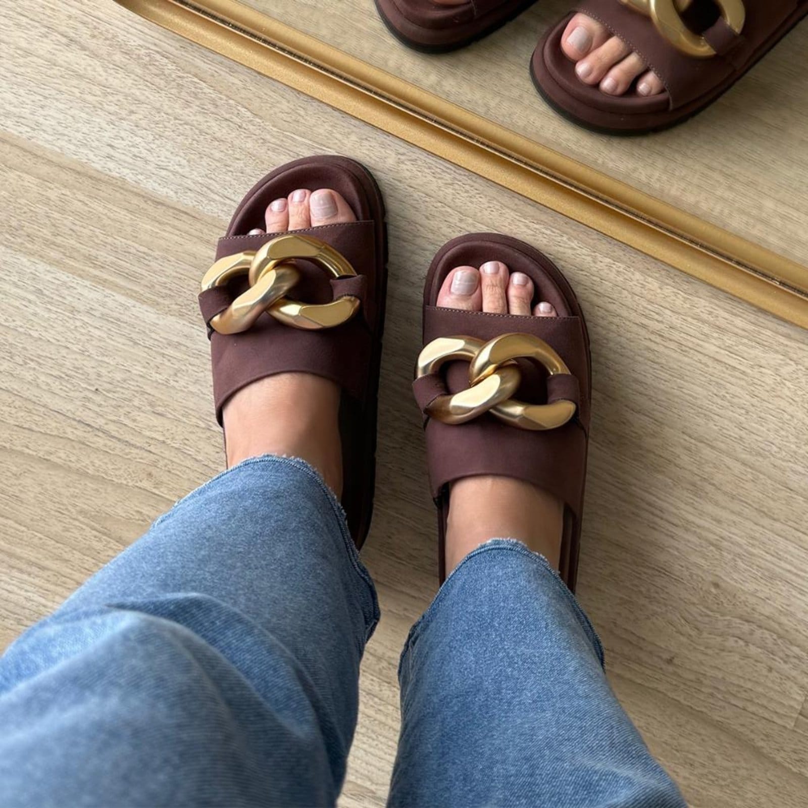 Vista 2 Chain - Flat Feminina com Detalhe Corrente Dourada Damannu Shoes marrom