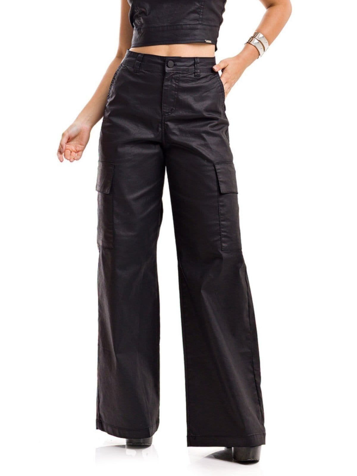 Vista principal Calça Restrito Jeans Pantalona Resinada Cargo 6 Bolsos Restrito Jeans preto