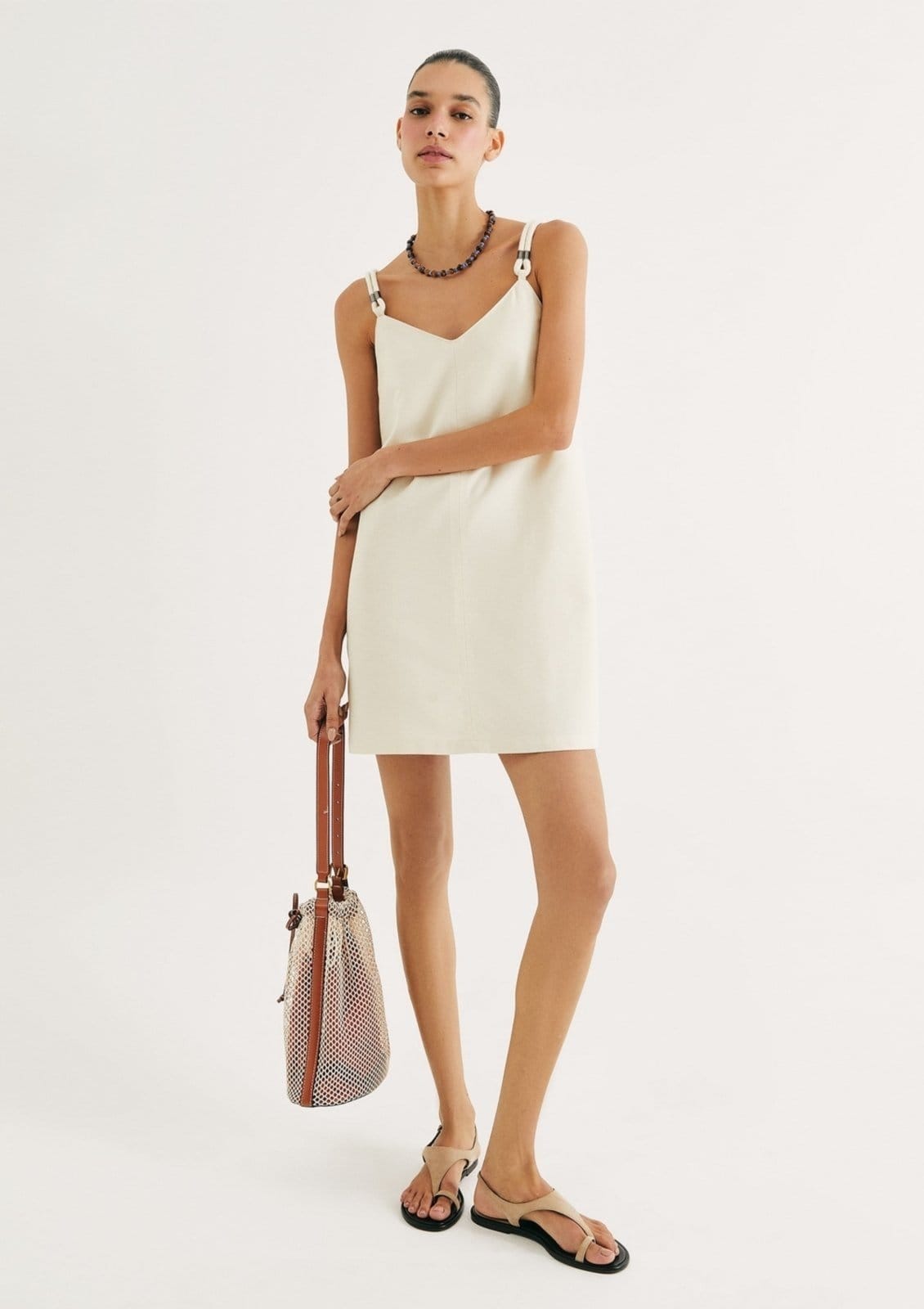 Vestido Curto Reto Decote V