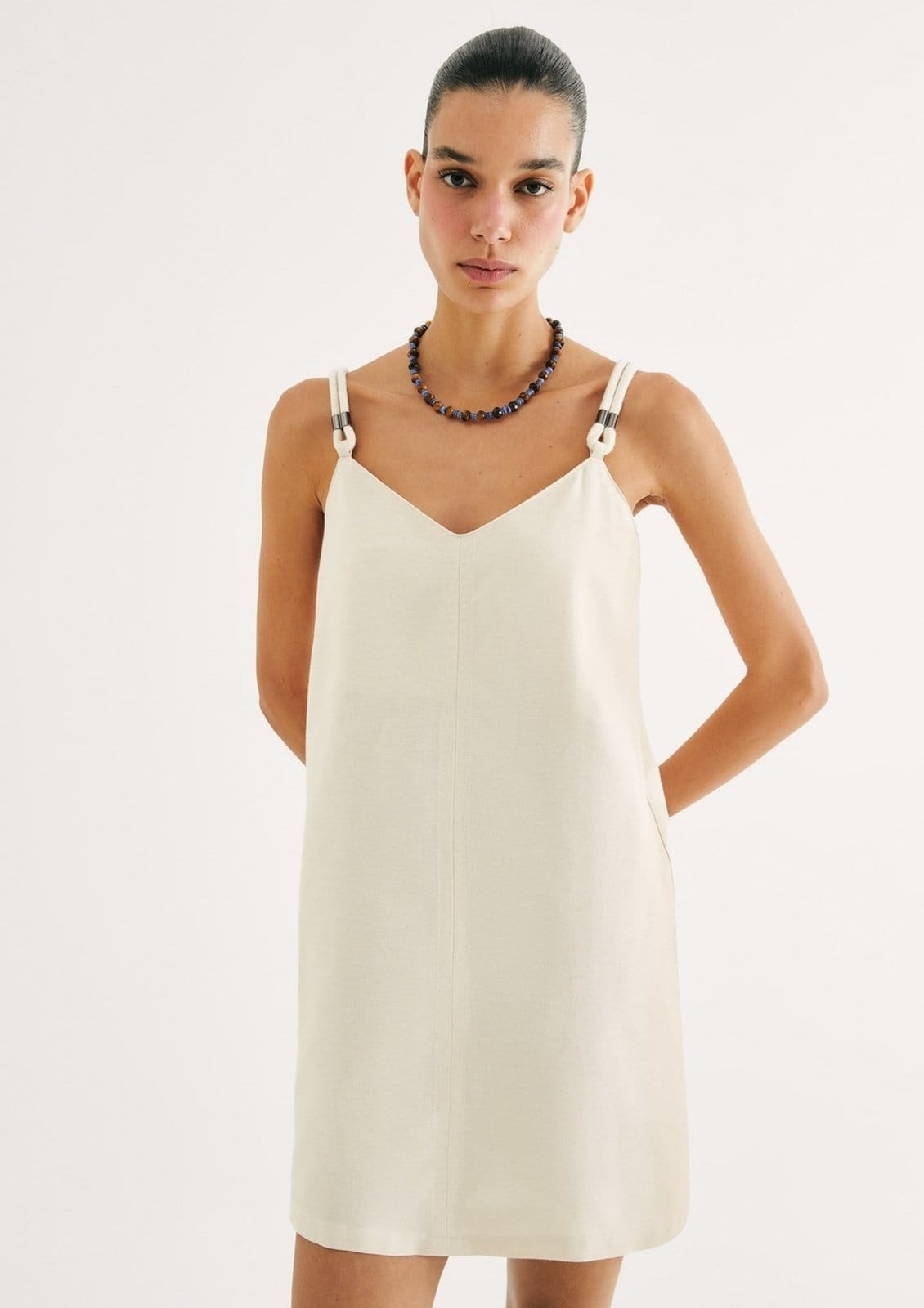 Vista 2 Vestido Curto Reto Decote V Hering bege