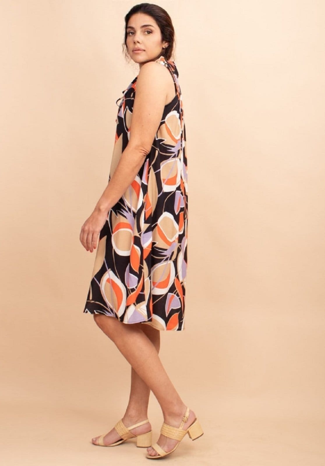 Vista 2 Vestido Midi Viscose Regata Piaf Estampa Vibrante Triade Amazonia Vital estampado/laranja/lilás/multicolorido/preto