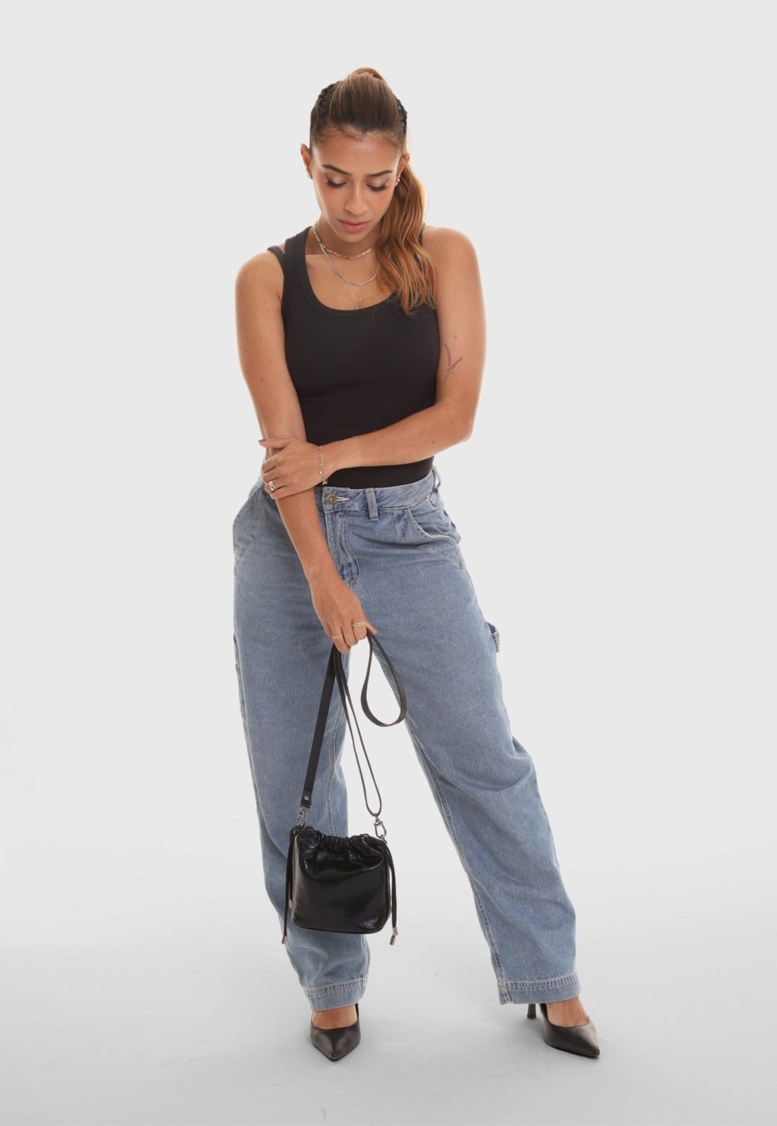 Vista 2 Bolsa Transversal Couro Mariart Mini Cravo Metalizado Mariart preto