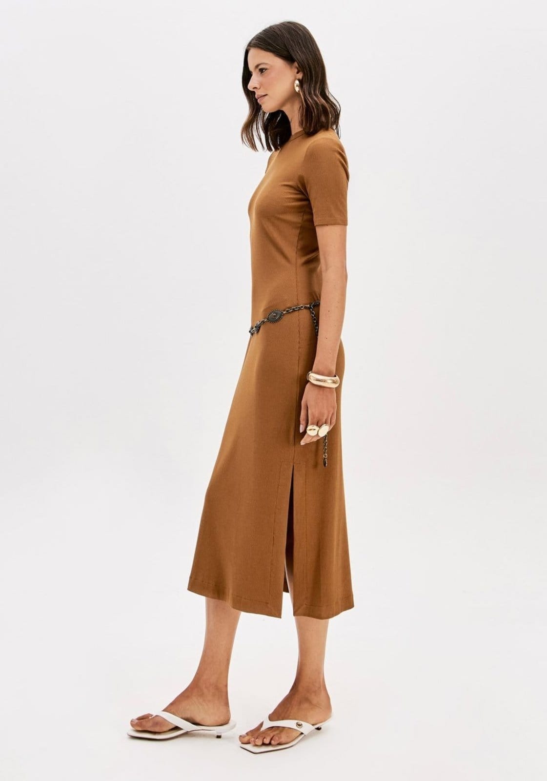 Vista 2 Vestido Canelado Midi Mangas Curtas Lança Perfume marrom