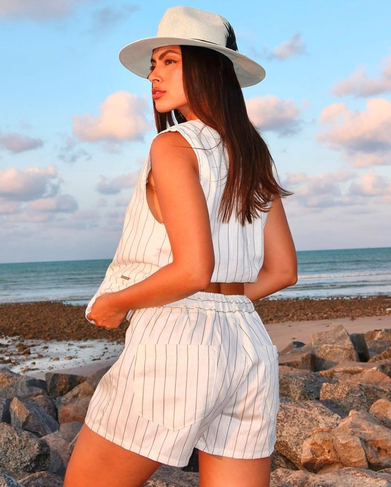 Vista 2 Shorts Linho Feminino com Elástico No Cós 24490 Listrado Off White Consciência branco white