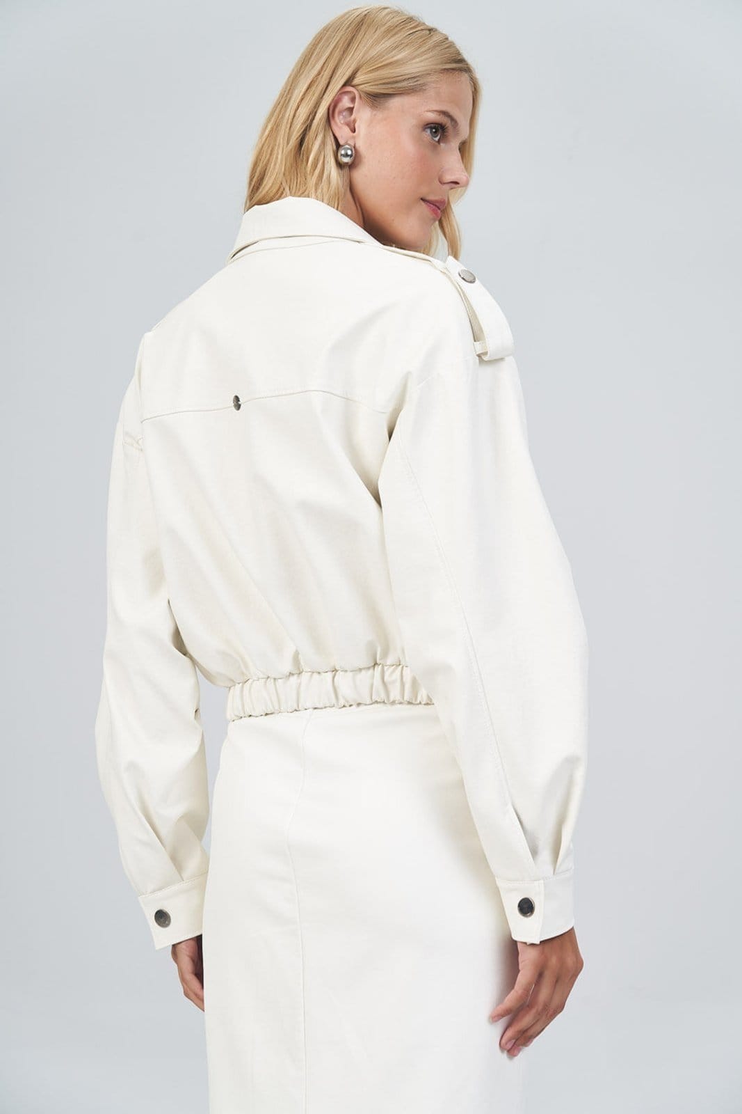 Vista 2 Jaqueta Modern PU Feminina Acostamento ACT FEMININO preto