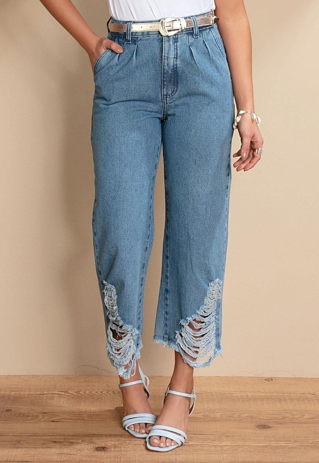 Vista principal Calça Pantacourt Com Rasgados Quintess azul