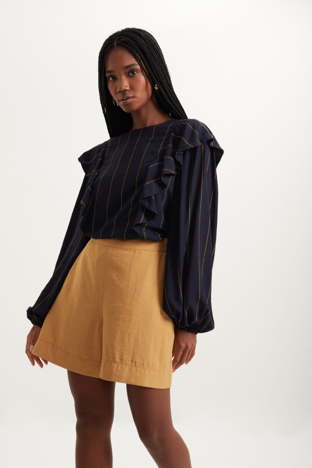 Shorts Básico De Cintura Alta Com Zíper E Bolsos Laterais