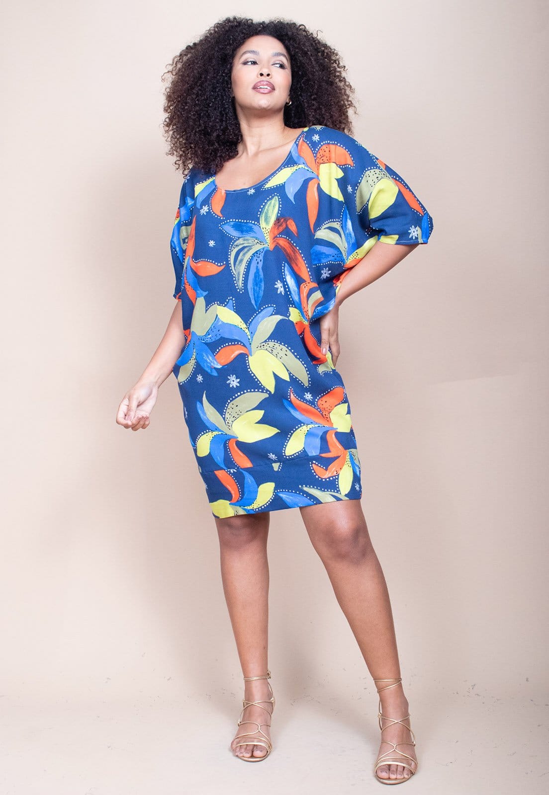 Vista 2 Vestido Cabanafree Curto Morcego Estampa Maré Vibrante Cabanafree amarelo/estampado/laranja/verde