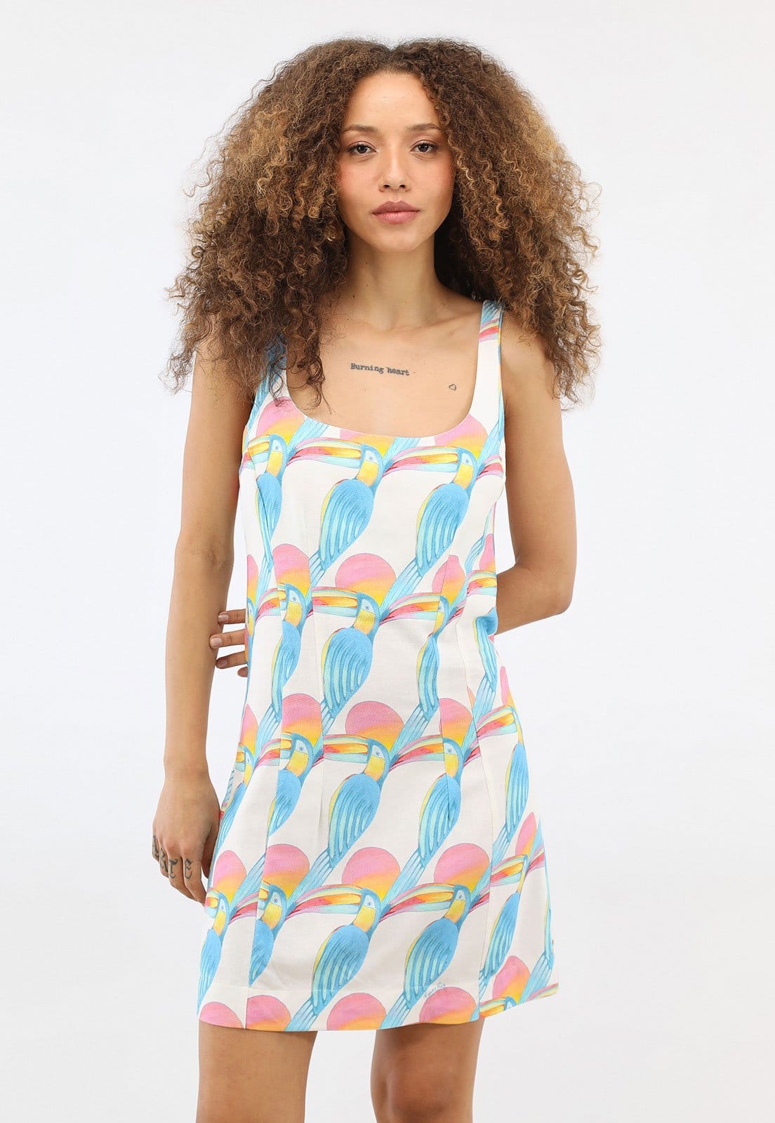 Vista principal Vestido Feminino FARM Estampa Tucanos Decote Quadrado Off-White FARM off-white white