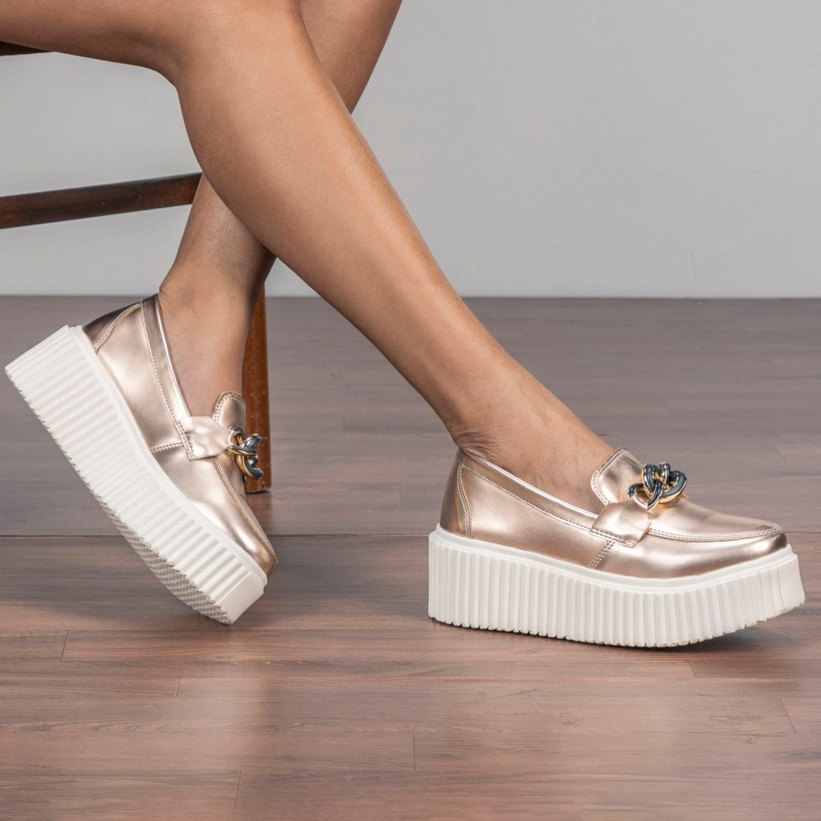 Vista 2 Mocassim Feminino GuGi Victoria Metalizado Sola Alta Antiderrapante Moda Rose Gold Gugi cobre rose