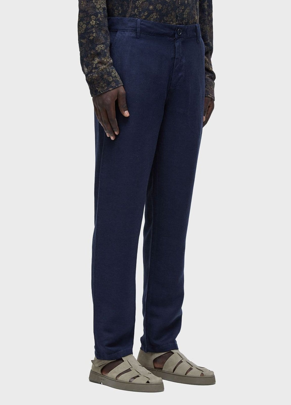 Vista 2 Calça alfaiataria fluid linen Osklen preto