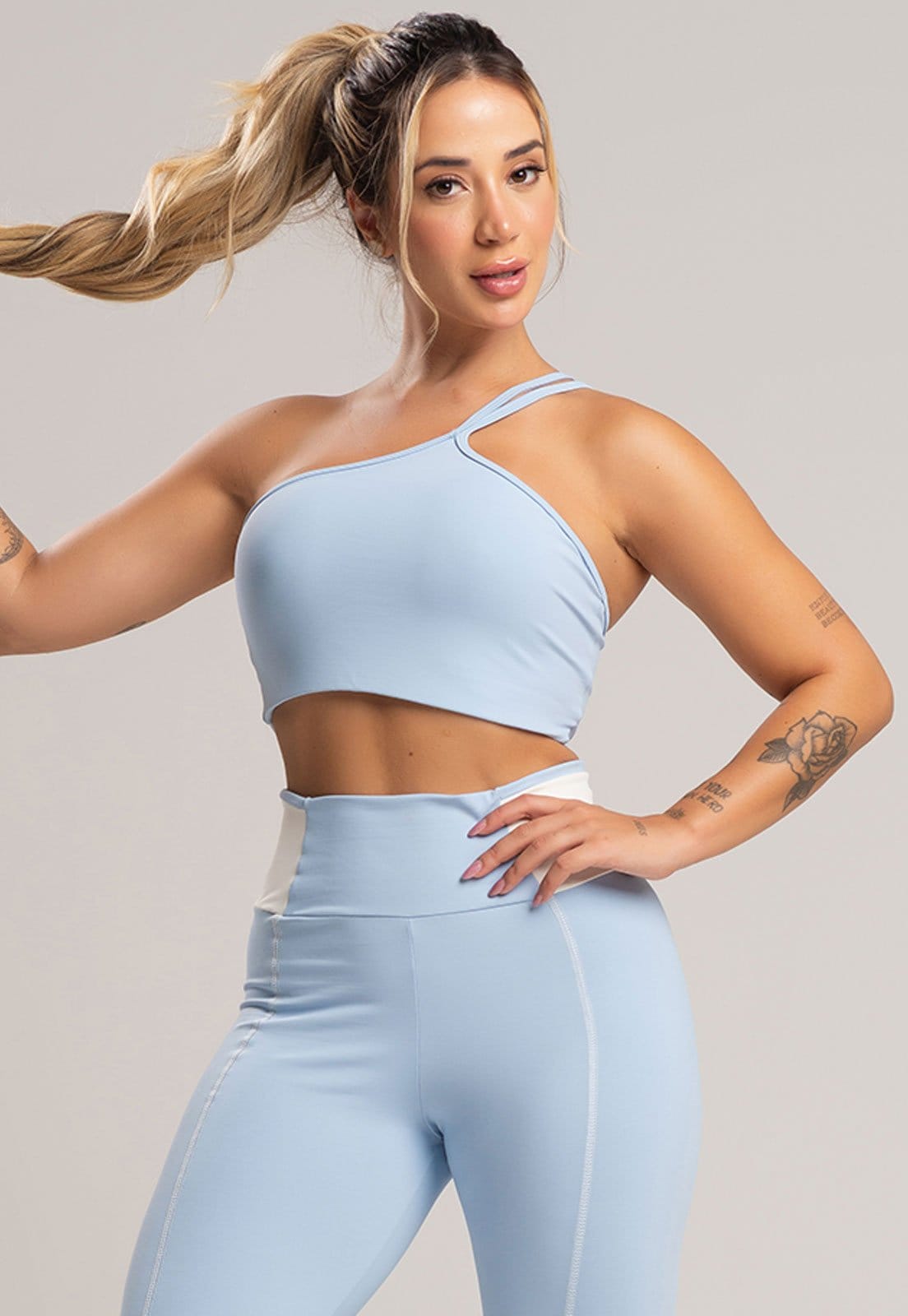 Vista 2 Top Cropped MVB Modas Fitness Duplo Alcinha Poliamida Céu Mvb Modas azul