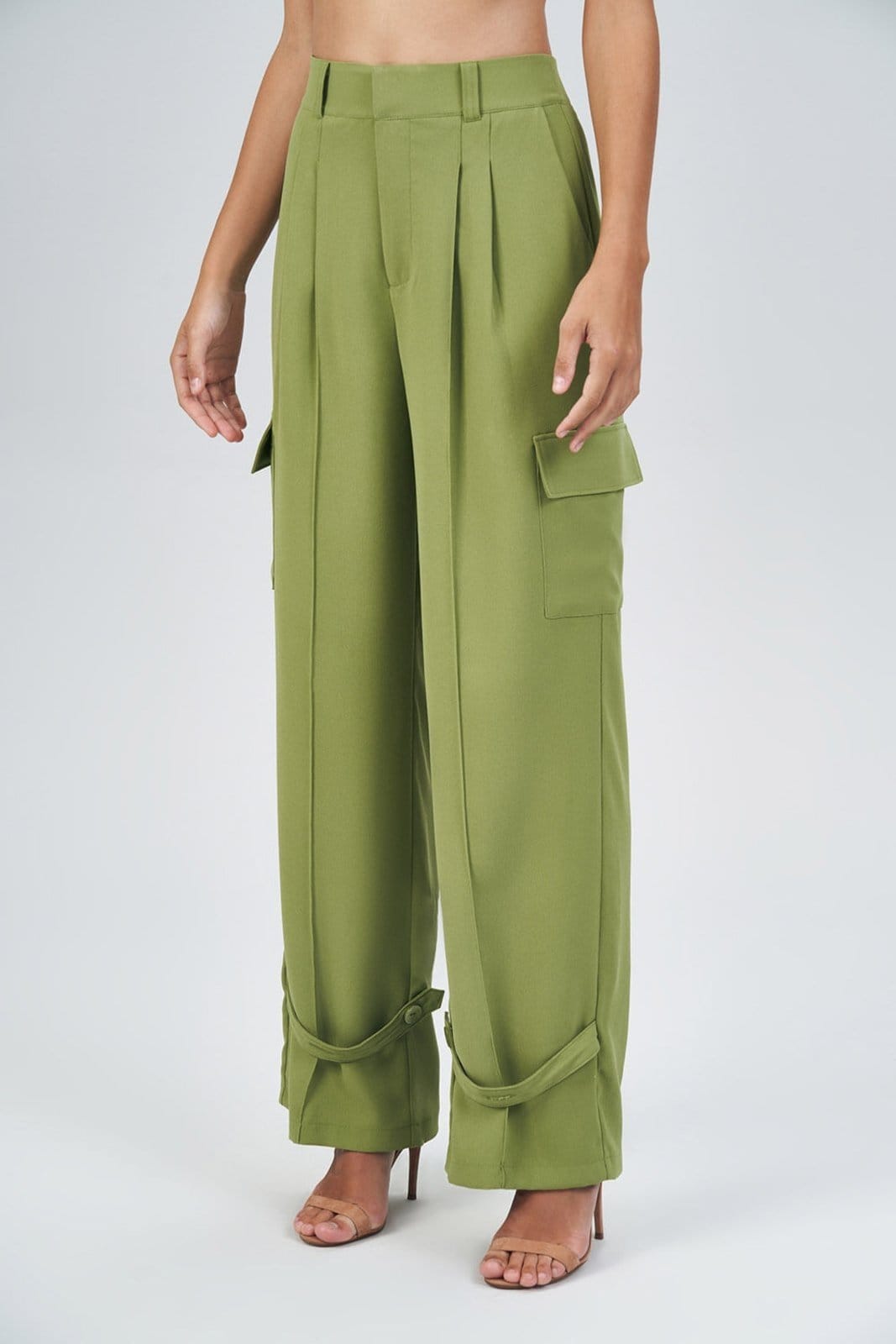 Vista principal Calça Acetinada Cargo Com Amarração Feminina Acostamento ACT FEMININO verde oliva