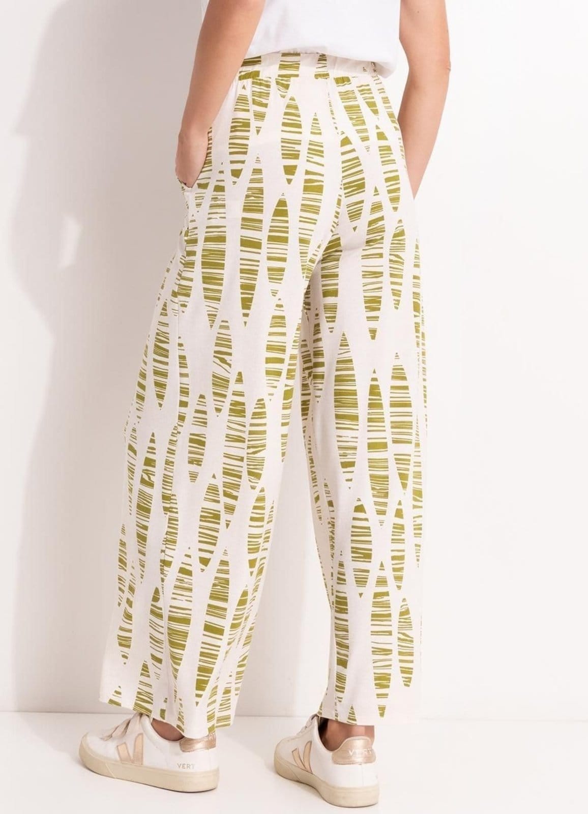 Vista 2 Calça Em Malha De Viscose Folhas Listradas Quintess verde