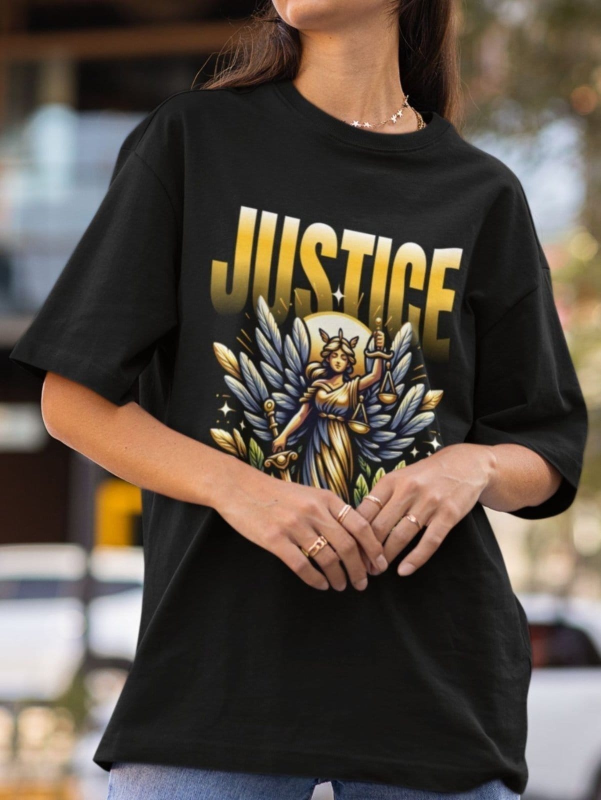 Vista 2 Camiseta Feminina GuGi Justiça Direito Preto Gugi cáqui