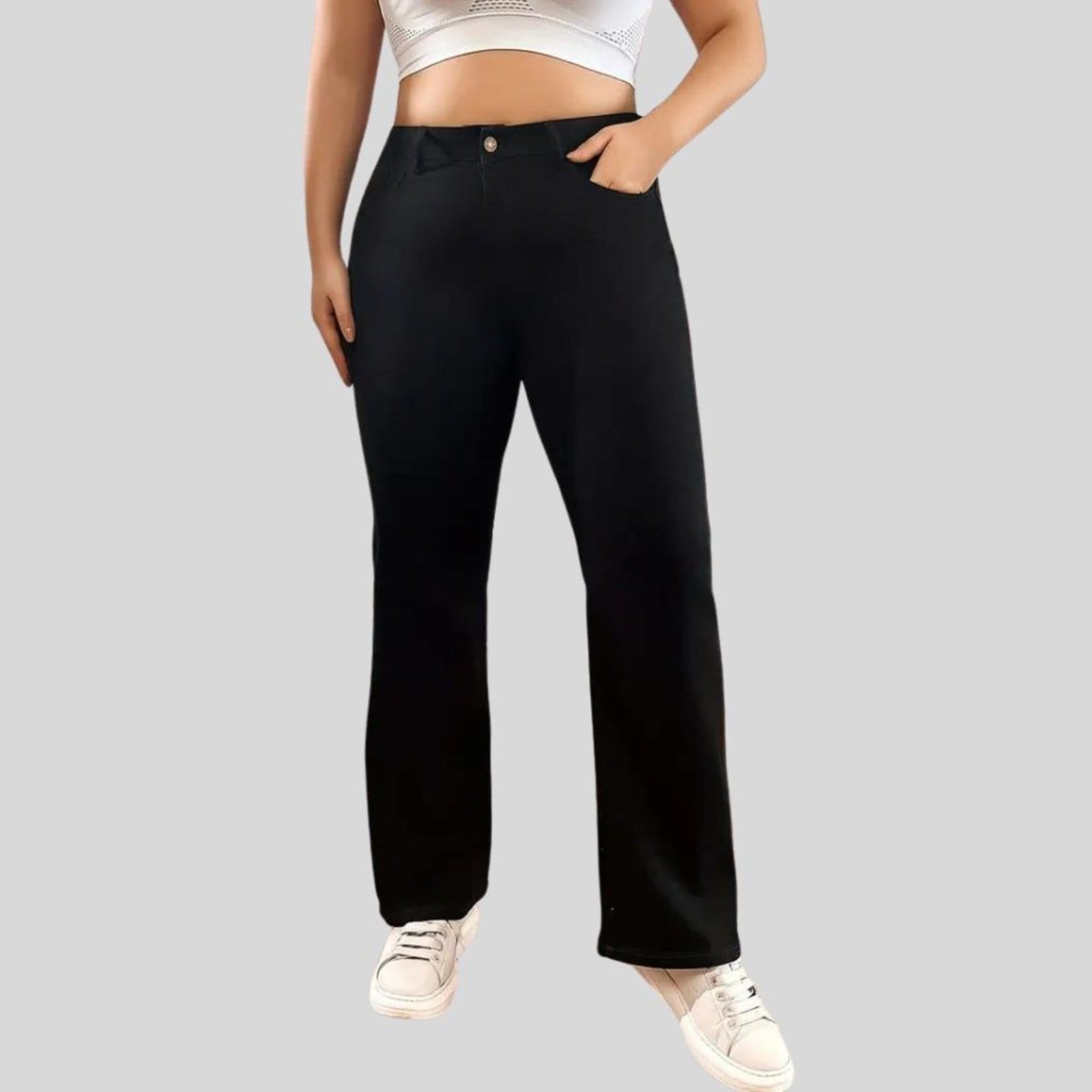 Calça Feminina Plus Size Corte Reto Preta com Cintura Alta e Empina Bumbum