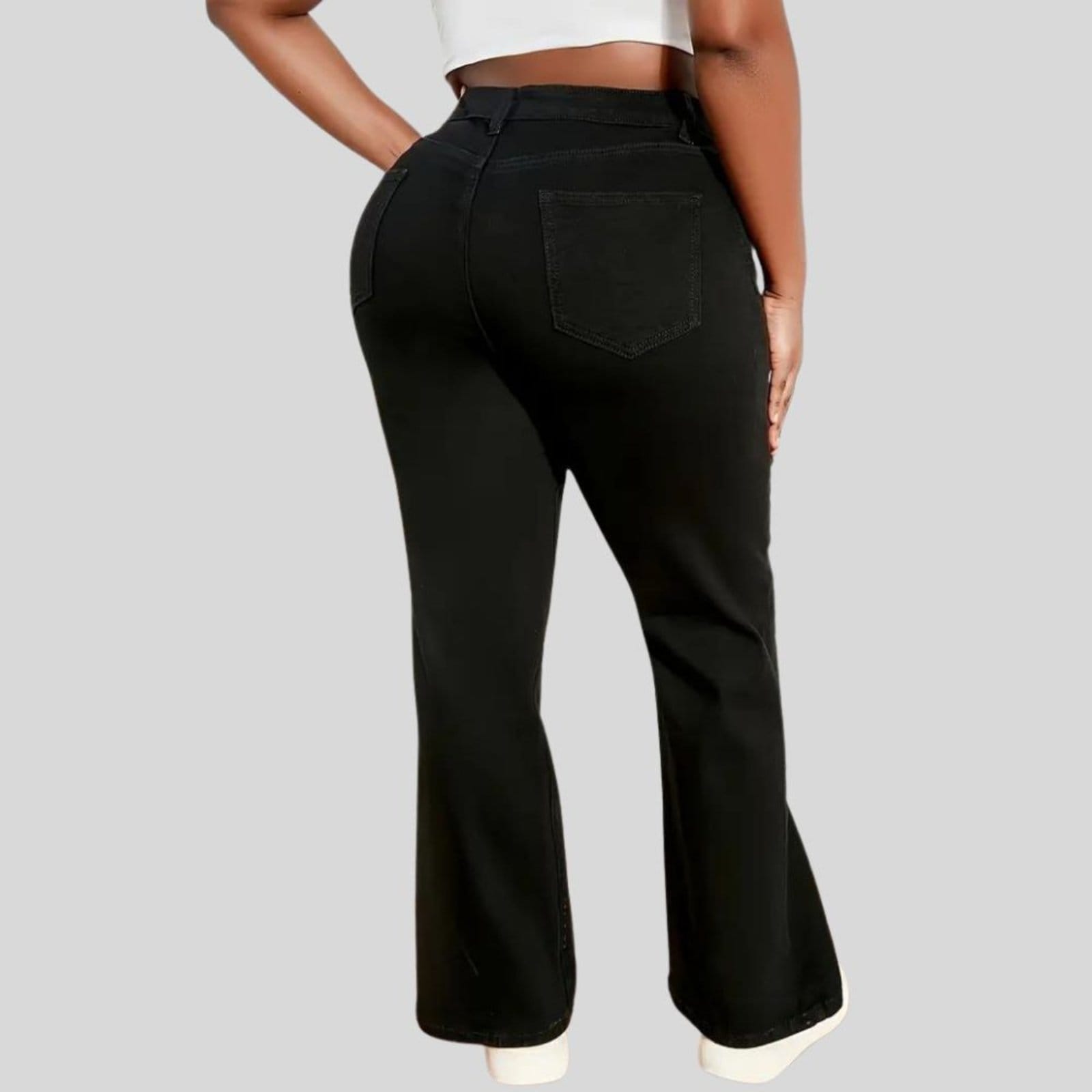 Vista 2 Calça Feminina Plus Size Corte Reto Preta com Cintura Alta e Empina Bumbum TEX JEANS jeans