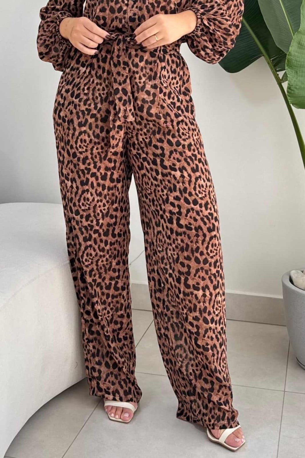 Vista 2 Calça Vanibele Wide Animal Print Vanibele marrom/onça