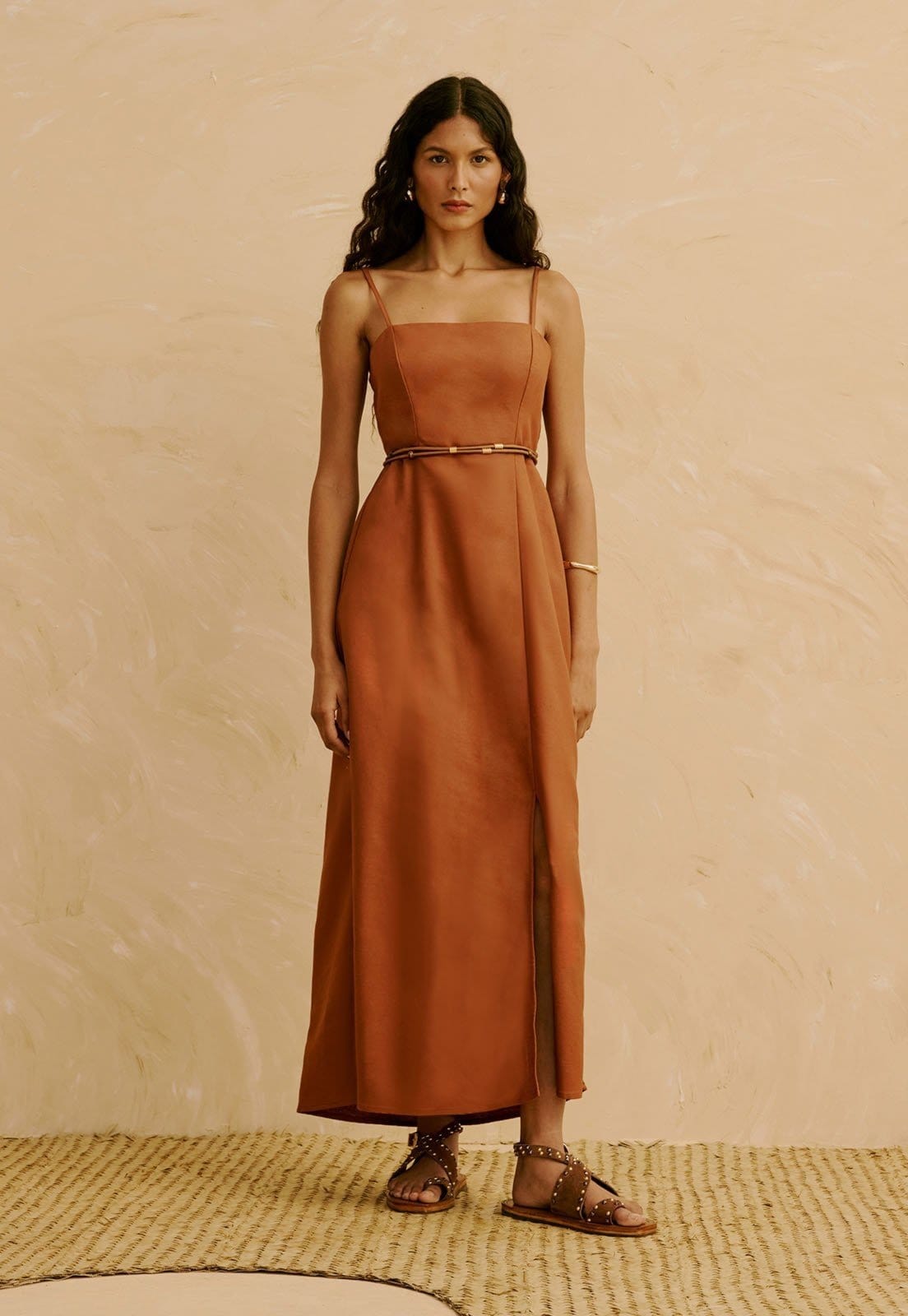 Vestido Midi Liso com Fenda