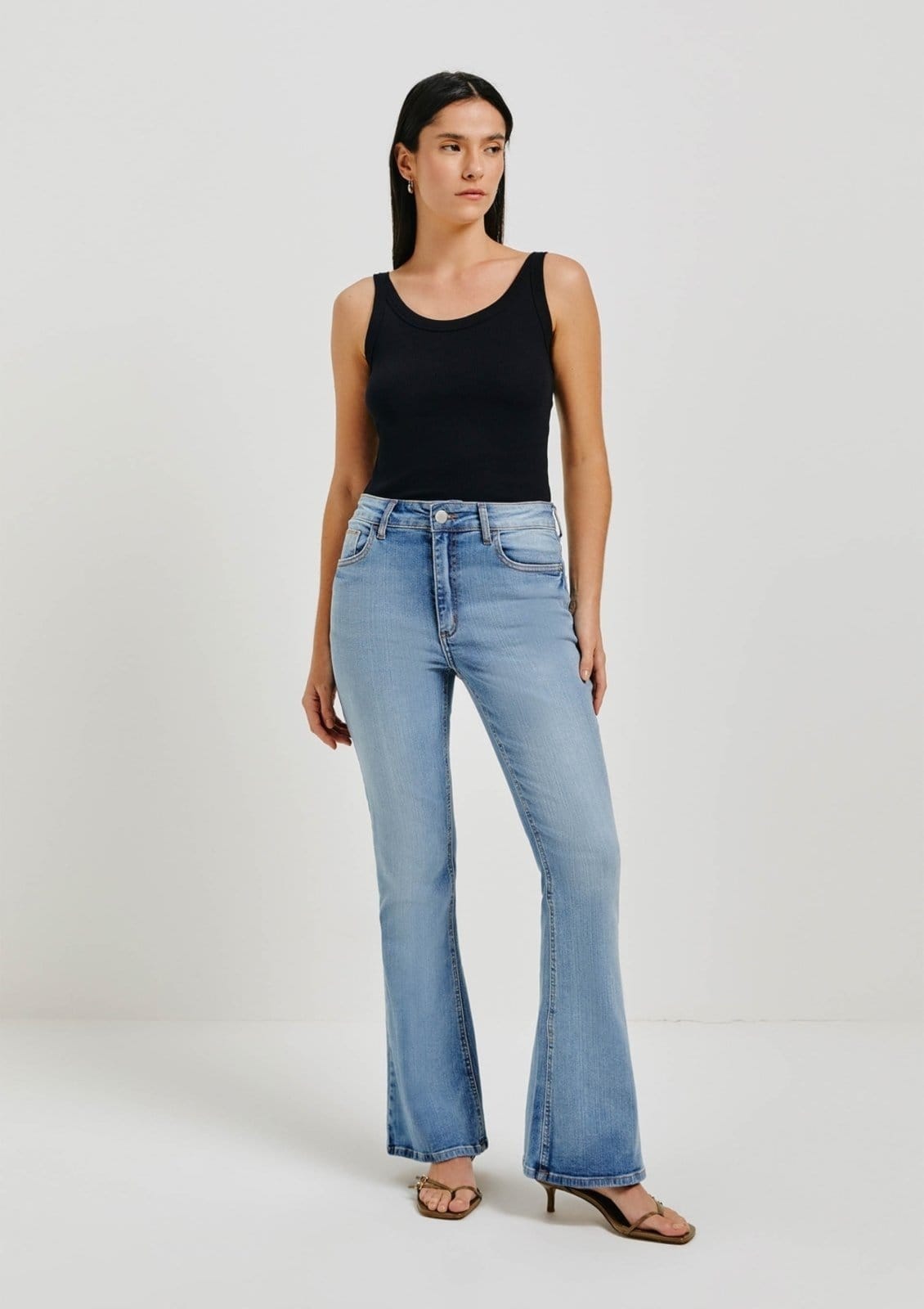 Calça Jeans Básica Feminina Cintura Média Flare Petit
