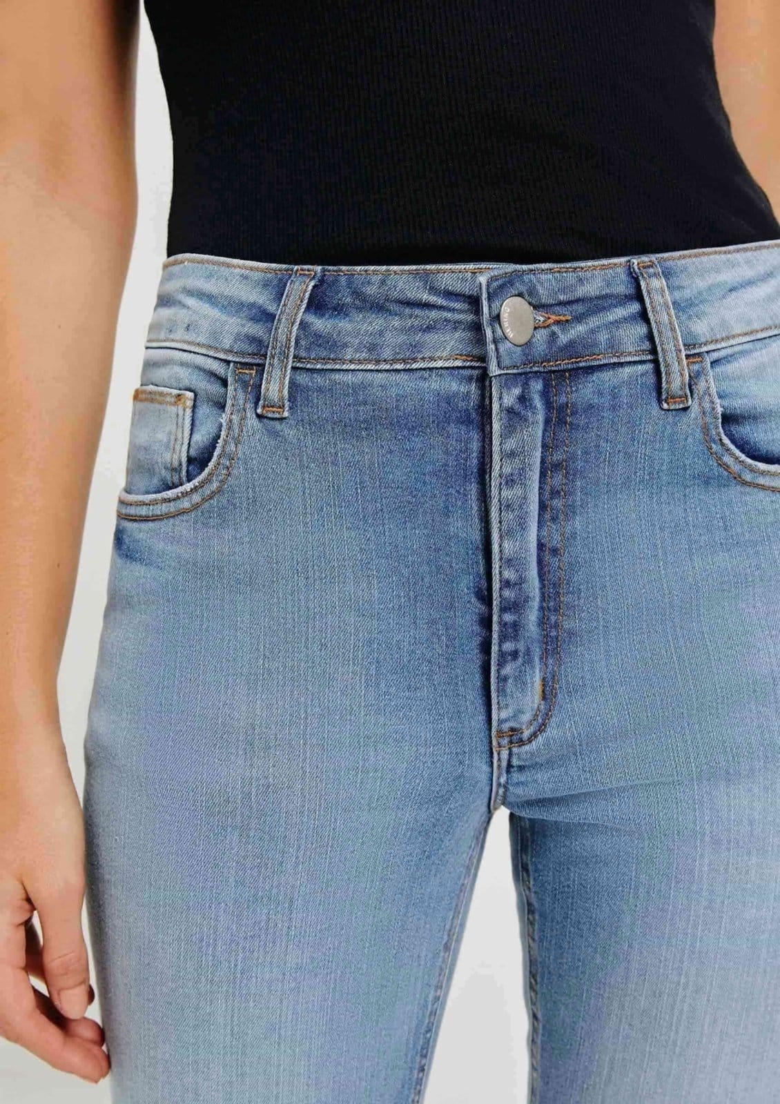 Vista 2 Calça Jeans Básica Feminina Cintura Média Flare Petit Hering azul