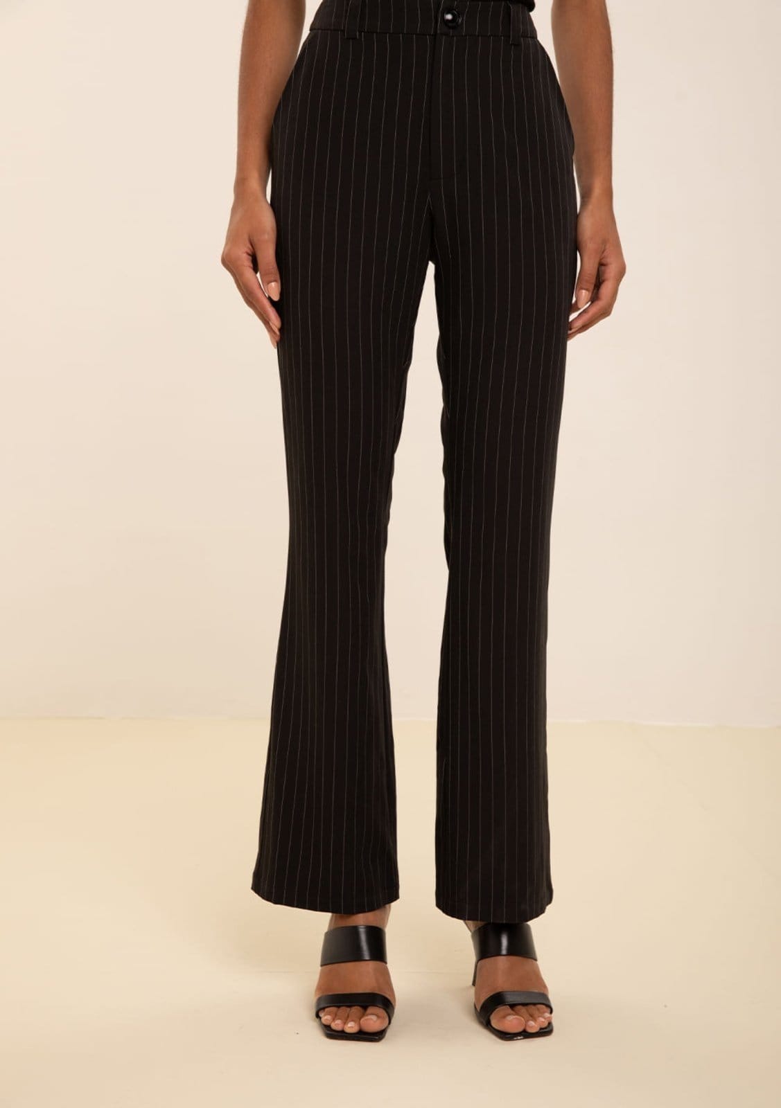 Vista 2 Calça Maria Valentina Boot Cut Alta Maria Valentina preto