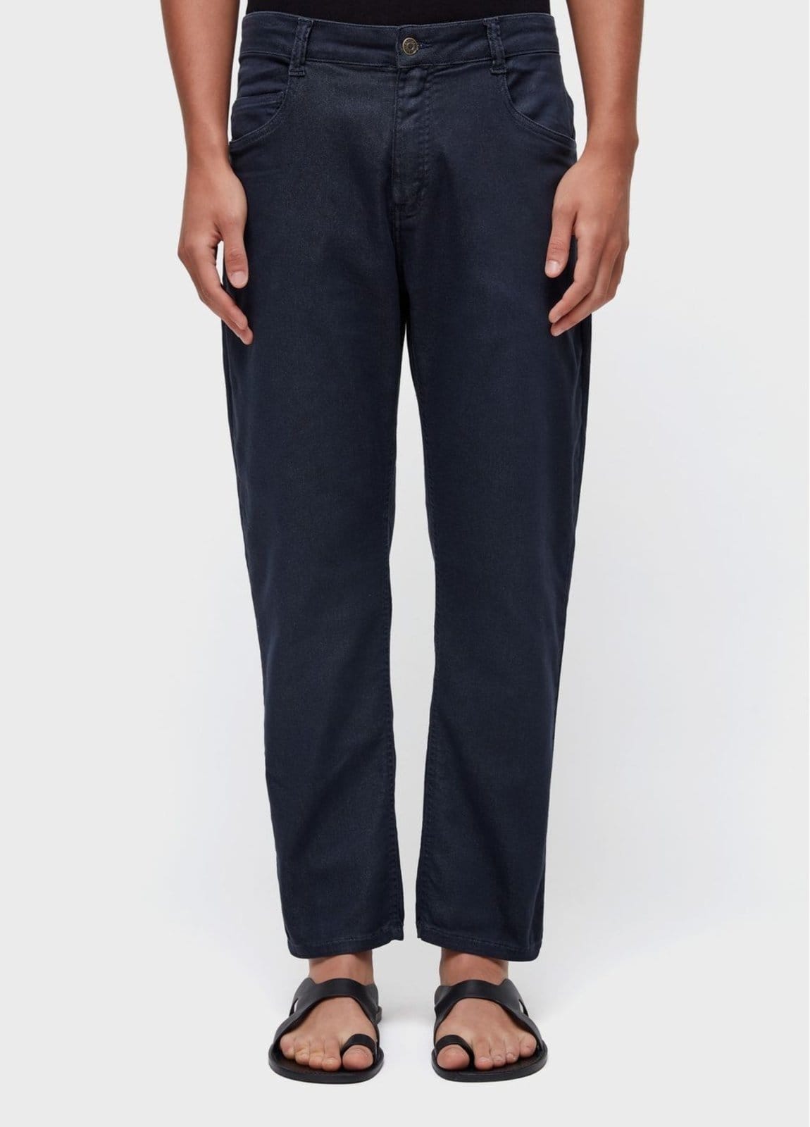 Vista 2 Calça jeans leblon comfort color Osklen azul marinho