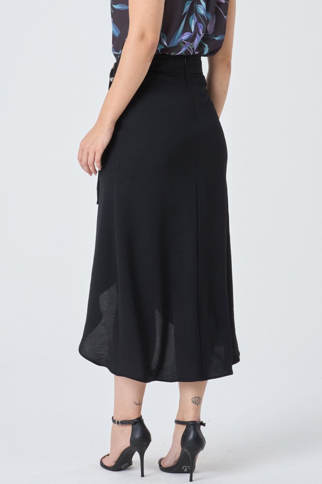 Vista principal Saia Midi PKS Pareo Preta PKS preto