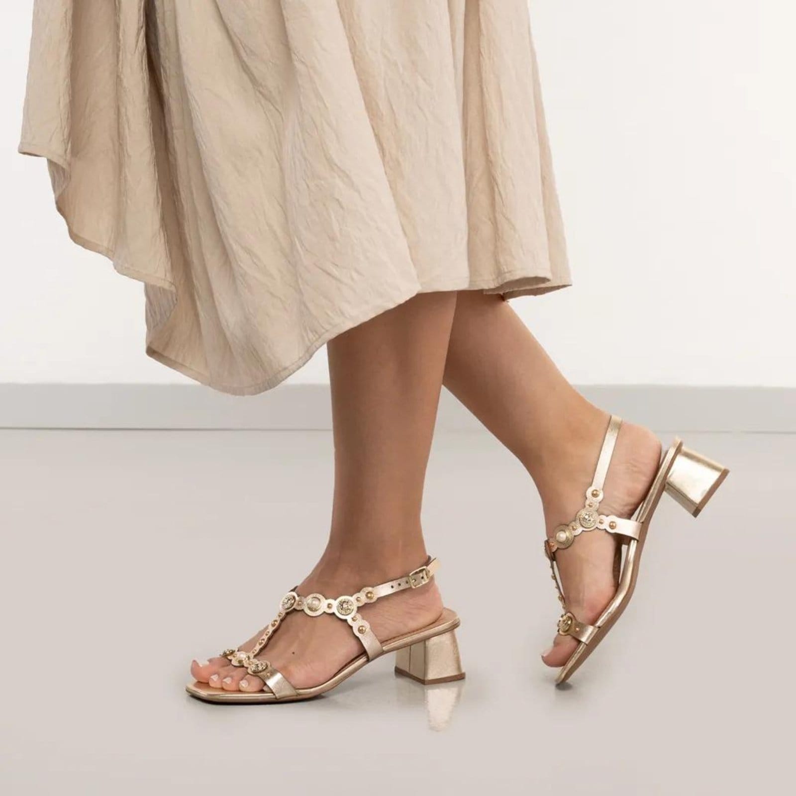 Vista 2 Sandália OSC Salto Bloco Feminina OSC marrom