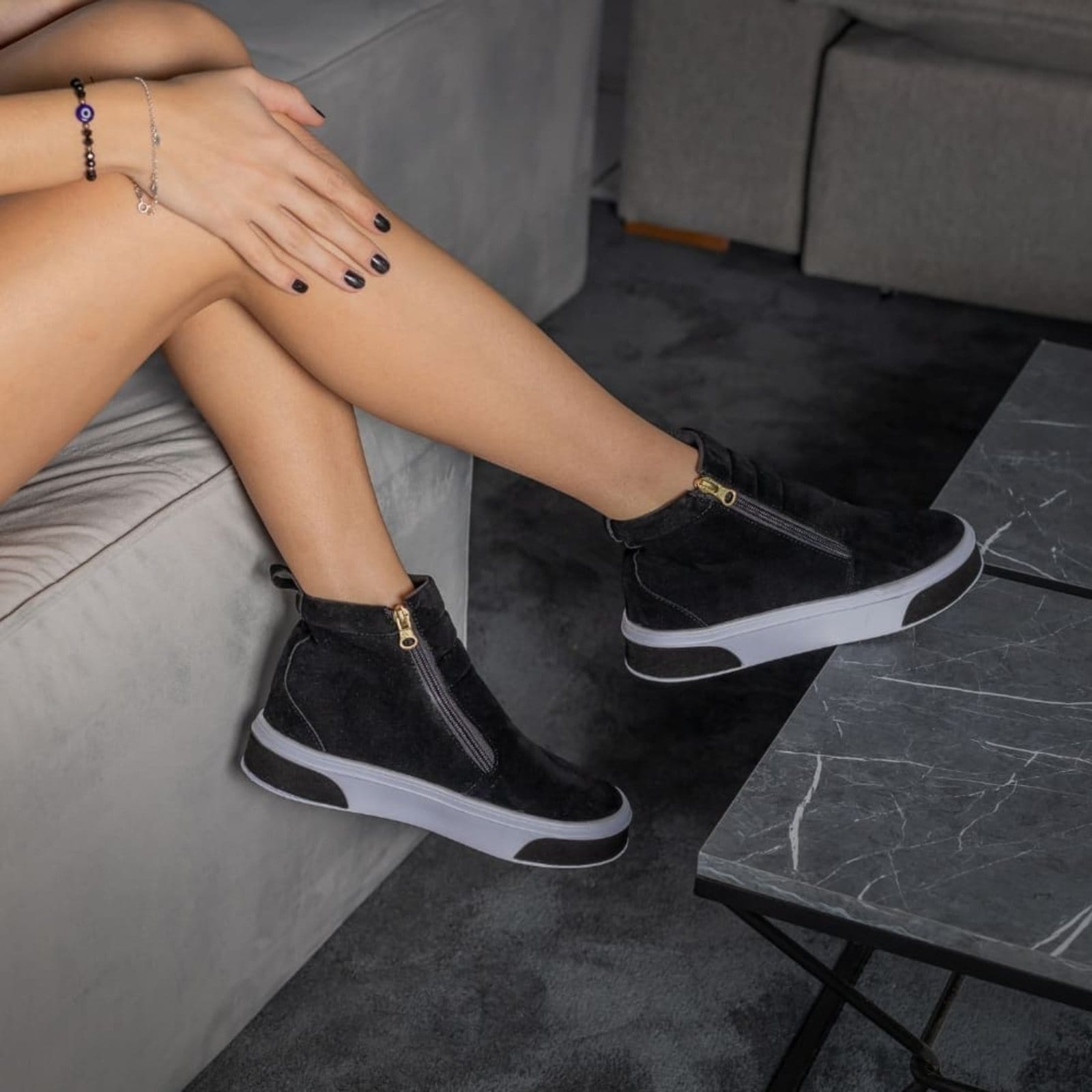 Tênis Feminino GuGi Botinha Para Academia Musculação Em Camurça Com Sola Reta