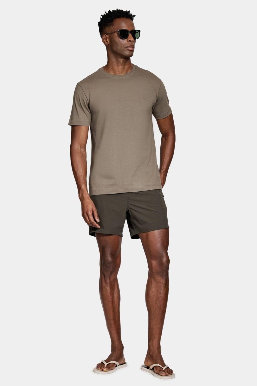 Vista 2 Shorts Aramis Praia Clássico Boardshort Militar Aramis verde