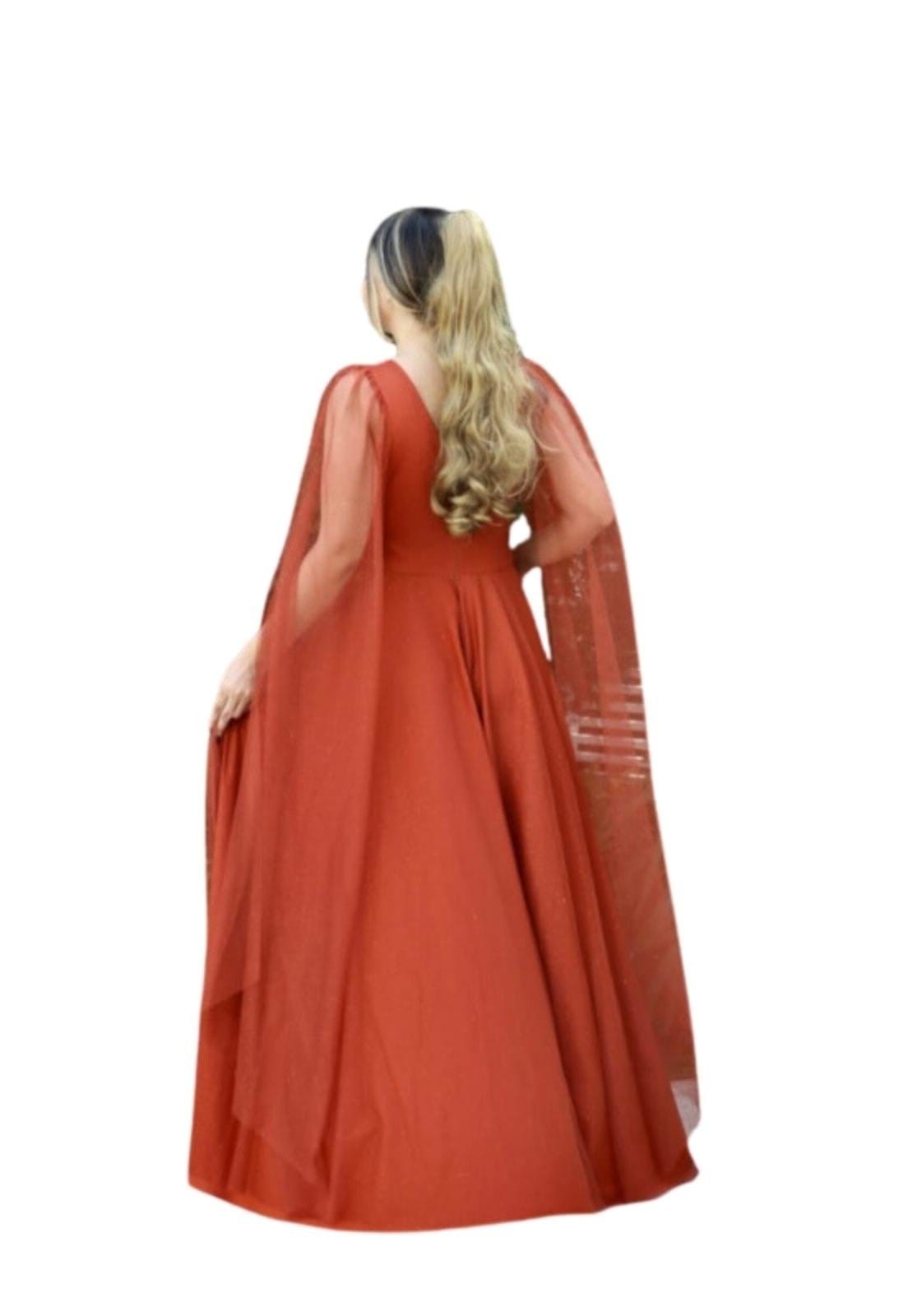 Vista 2 Vestido Longo De Festa Micro Tule Decote em V Com Brilho Mangas Longas e Soltas Caroline Terracota Cia do Vestido marrom