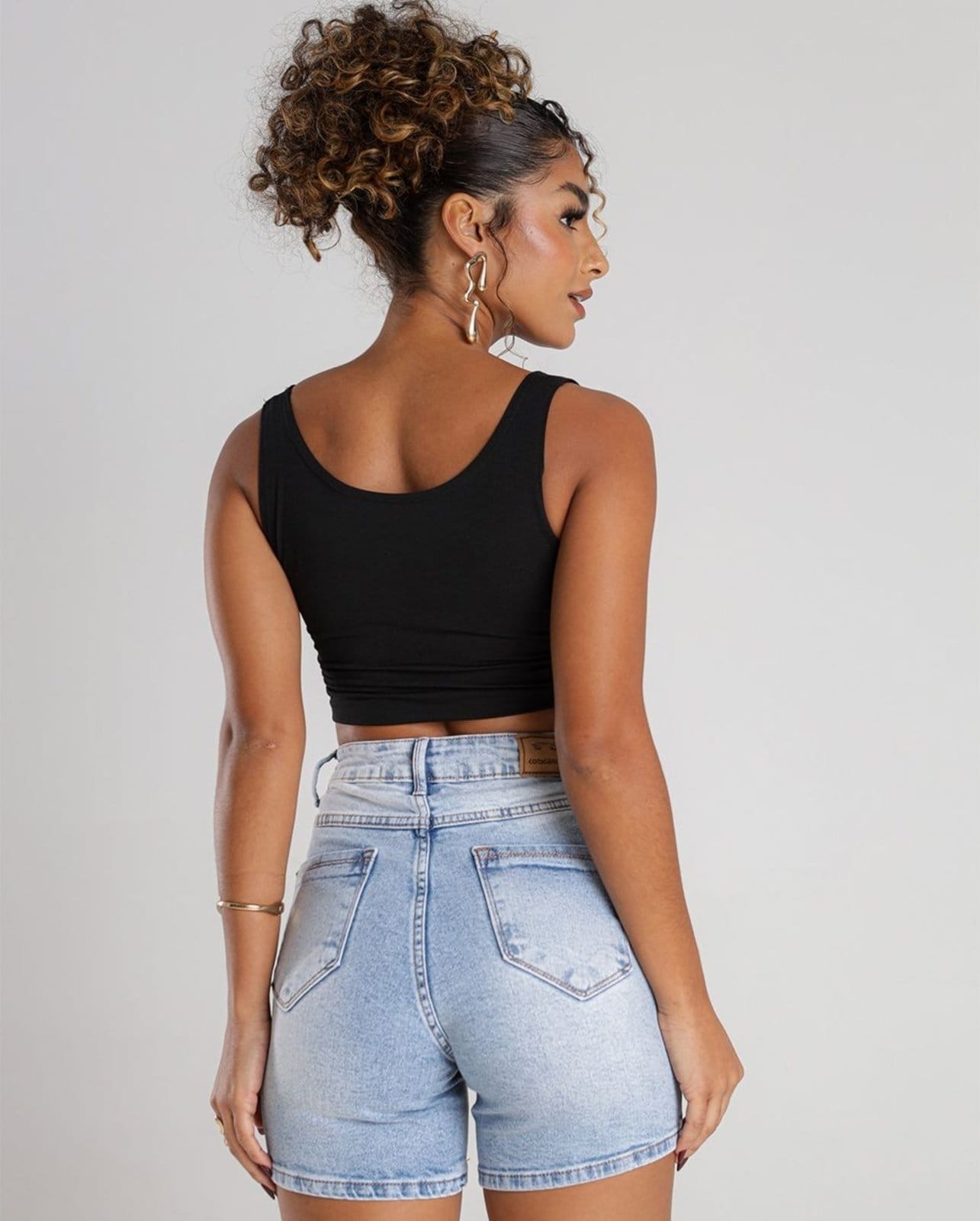 Vista 2 Shorts Mom Feminino Cintura Alta com Cordão 23659 Americano Consciência jeans