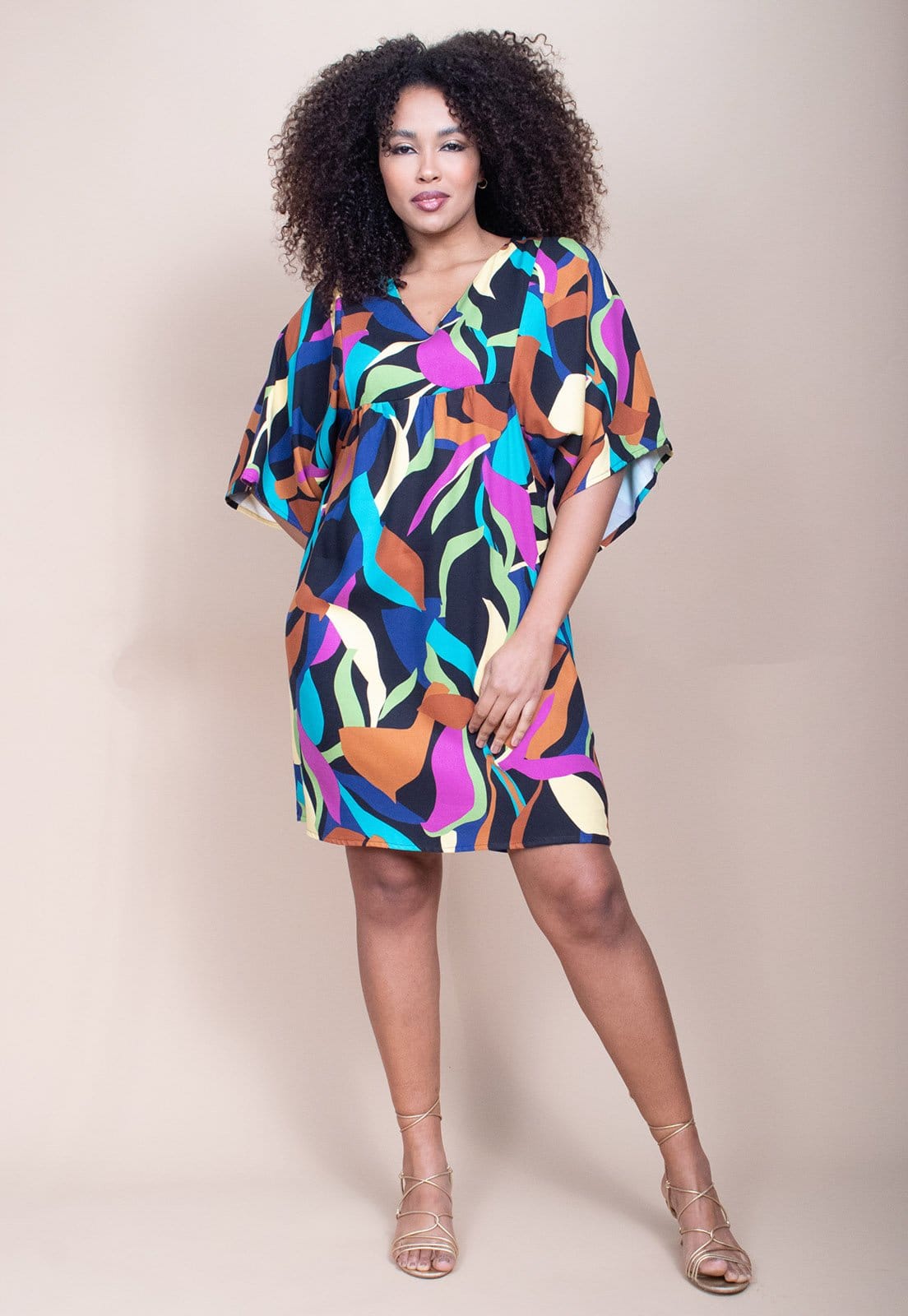 Vista 2 Vestido Curto Cabana Free Pequi Viscose Estampa Aurora Urbana Cabanafree azul/estampado/preto/roxo