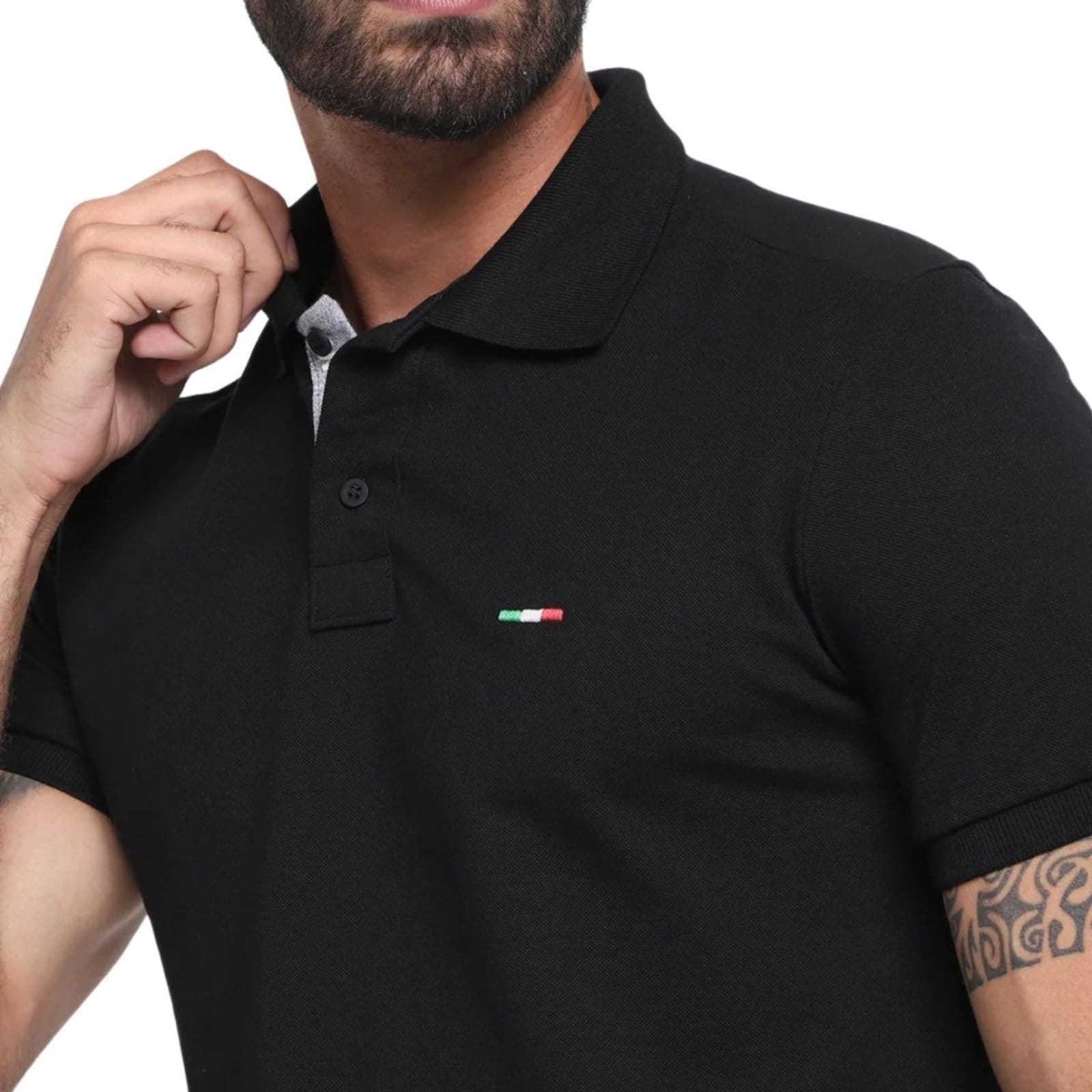 Vista 2 Kit 2 Polos Masculina Básicas Vih Triny Branco e Piquet no Estilo Tommy Bordado França Vih Triny preto
