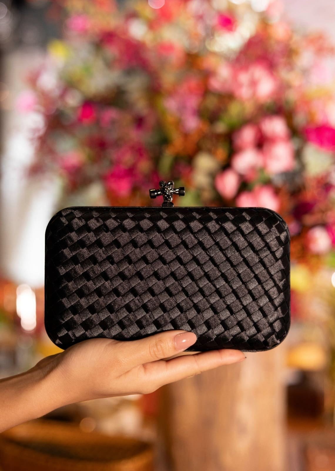 Vista 2 Bolsa Clutch Festa Trançado Cia do Vestido preto