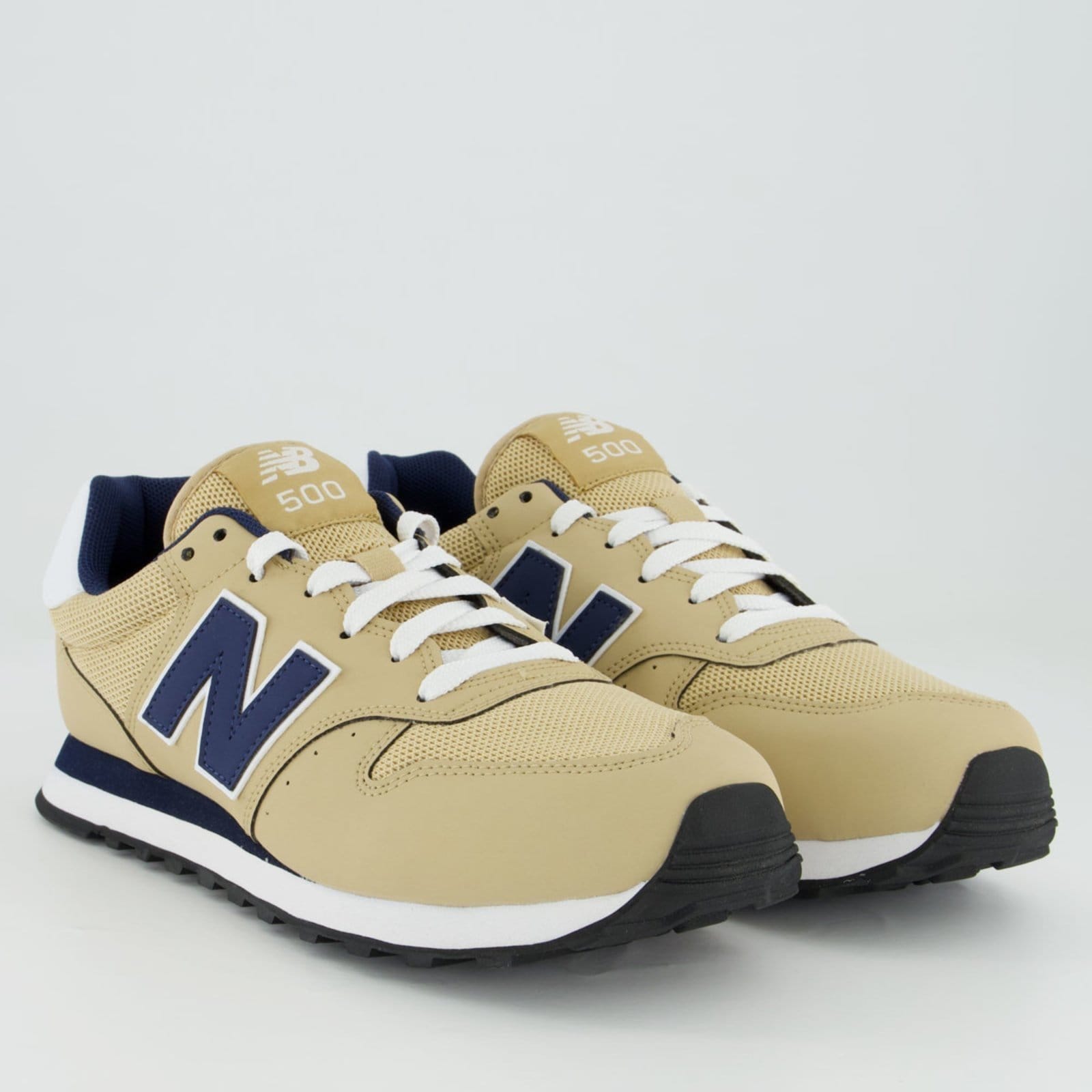 Vista 2 Tênis New Balance 500v2 e Marinho New Balance bege