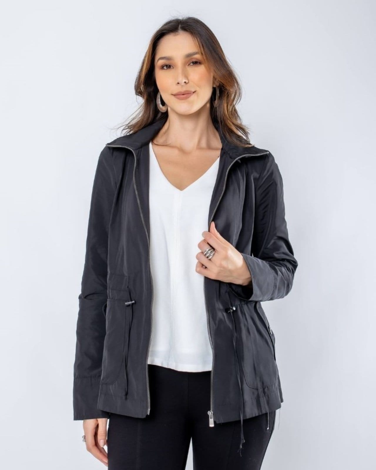 Vista principal Jaqueta corta vento c/ capuz removivel Lia preta POLLEN preto