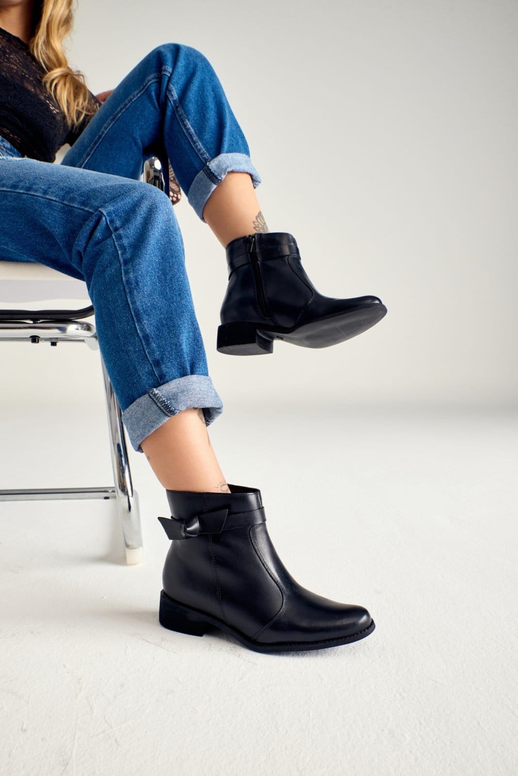 Vista principal Bota Feminina Casual Nó Em Couro Cano Curto Maria Paula Preta MARIA PAULA preto